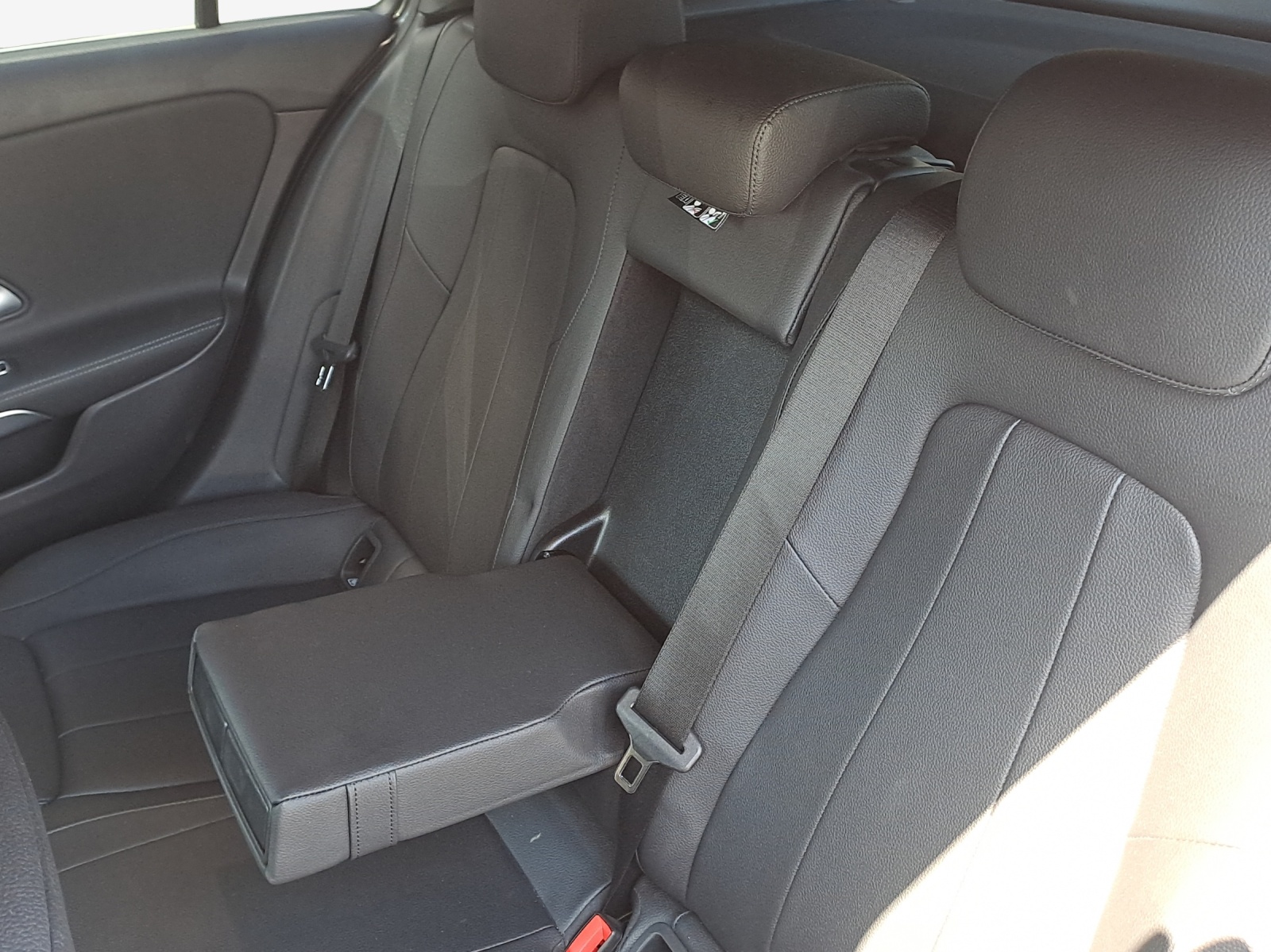 MERCEDES-BENZ A 250e Progressive 8G-DCT-image-12