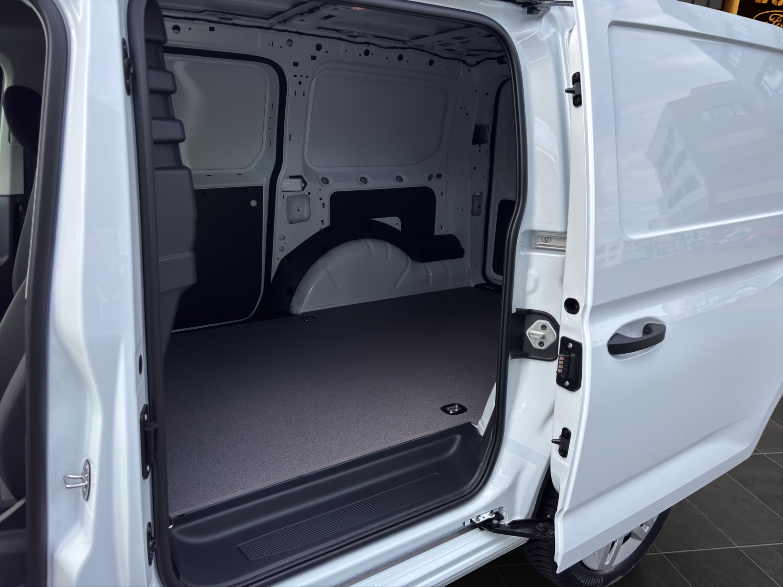 FORD Grand Transit Connect Van 2.0 EcoBlue 122PS Trend 4x4 manuell-image-12
