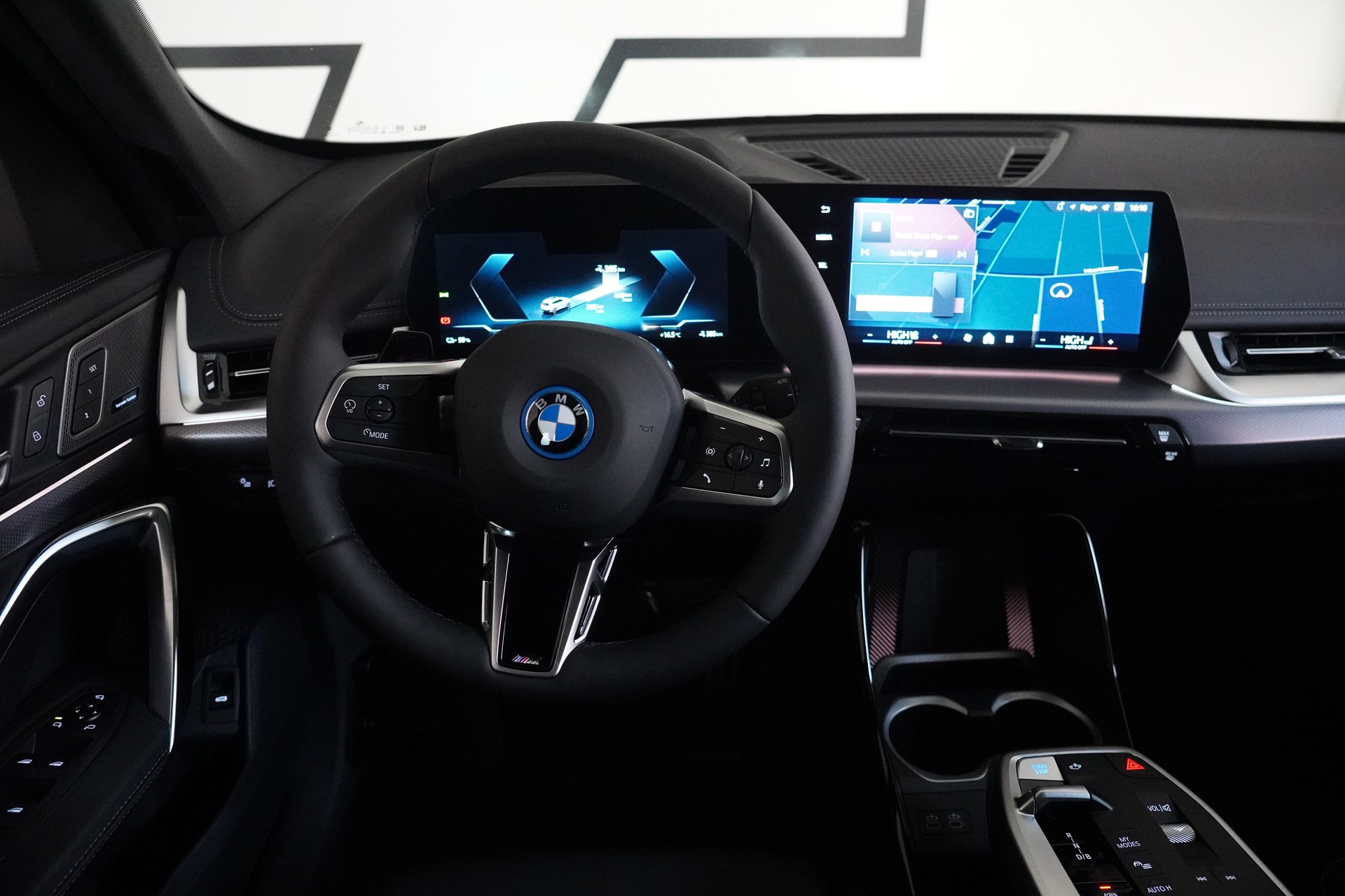 BMW iX1 xDrive 30 M Sport Pro-image-19