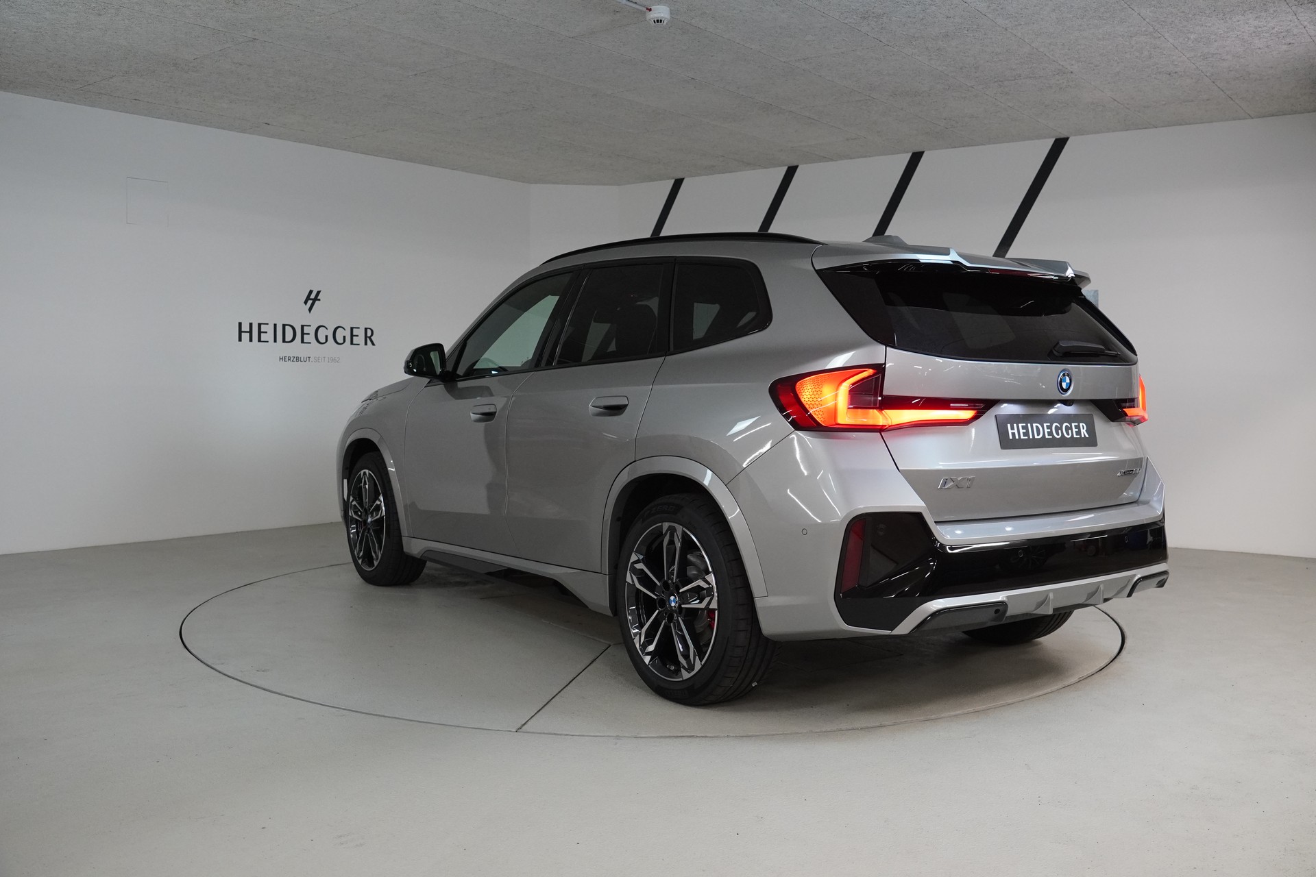 BMW iX1 xDrive 30 M Sport Pro-image-4