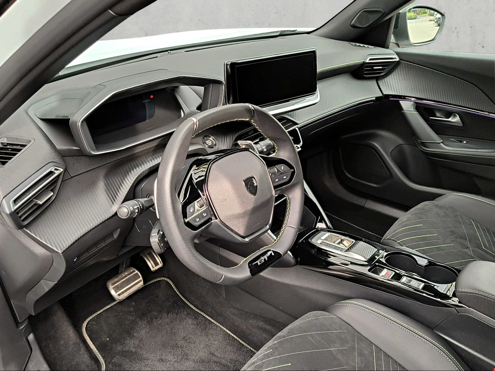 PEUGEOT 2008 1.2 PureTech 130 GT-image-10