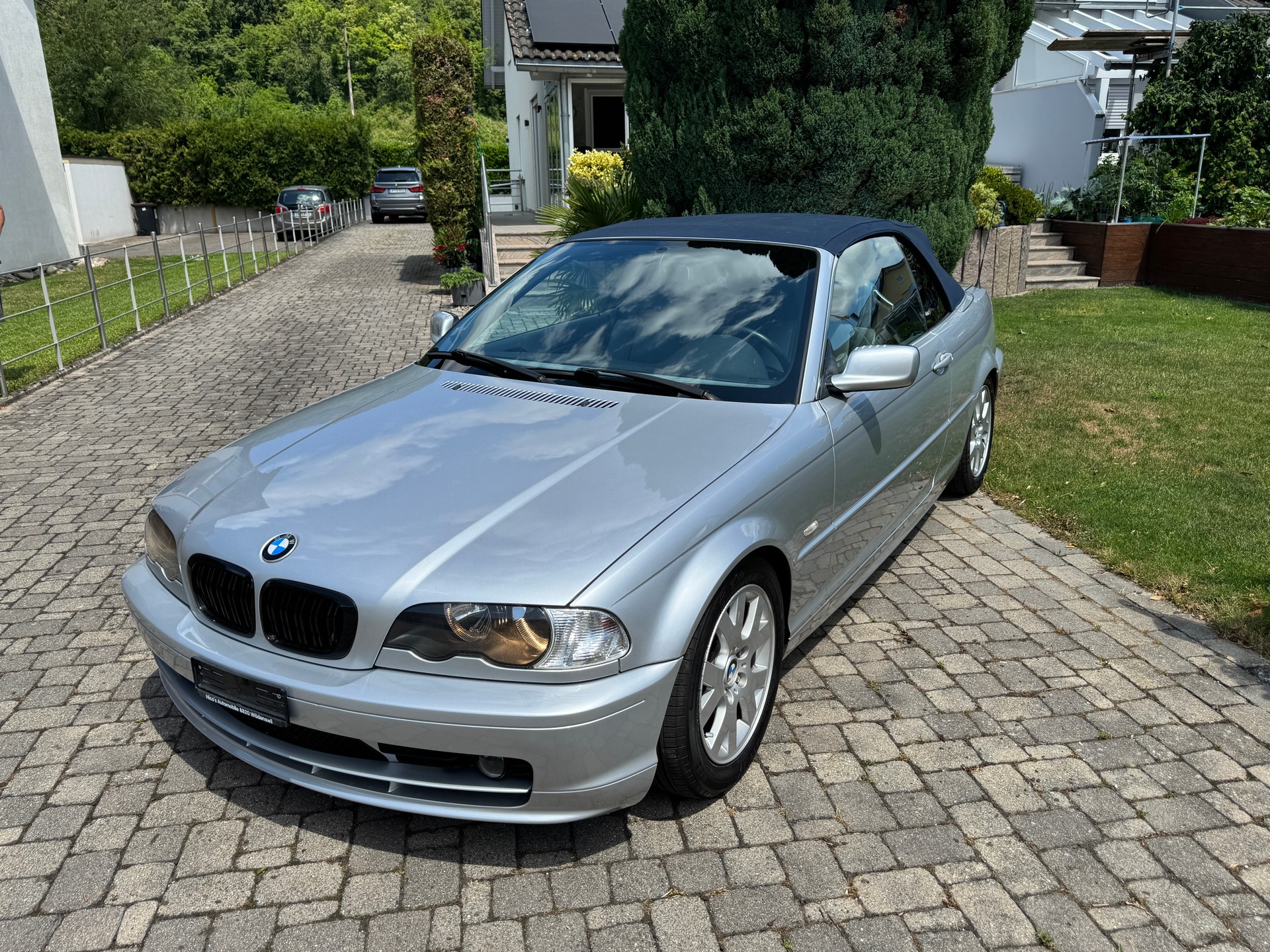 BMW 325Ci Cabriolet-image-2