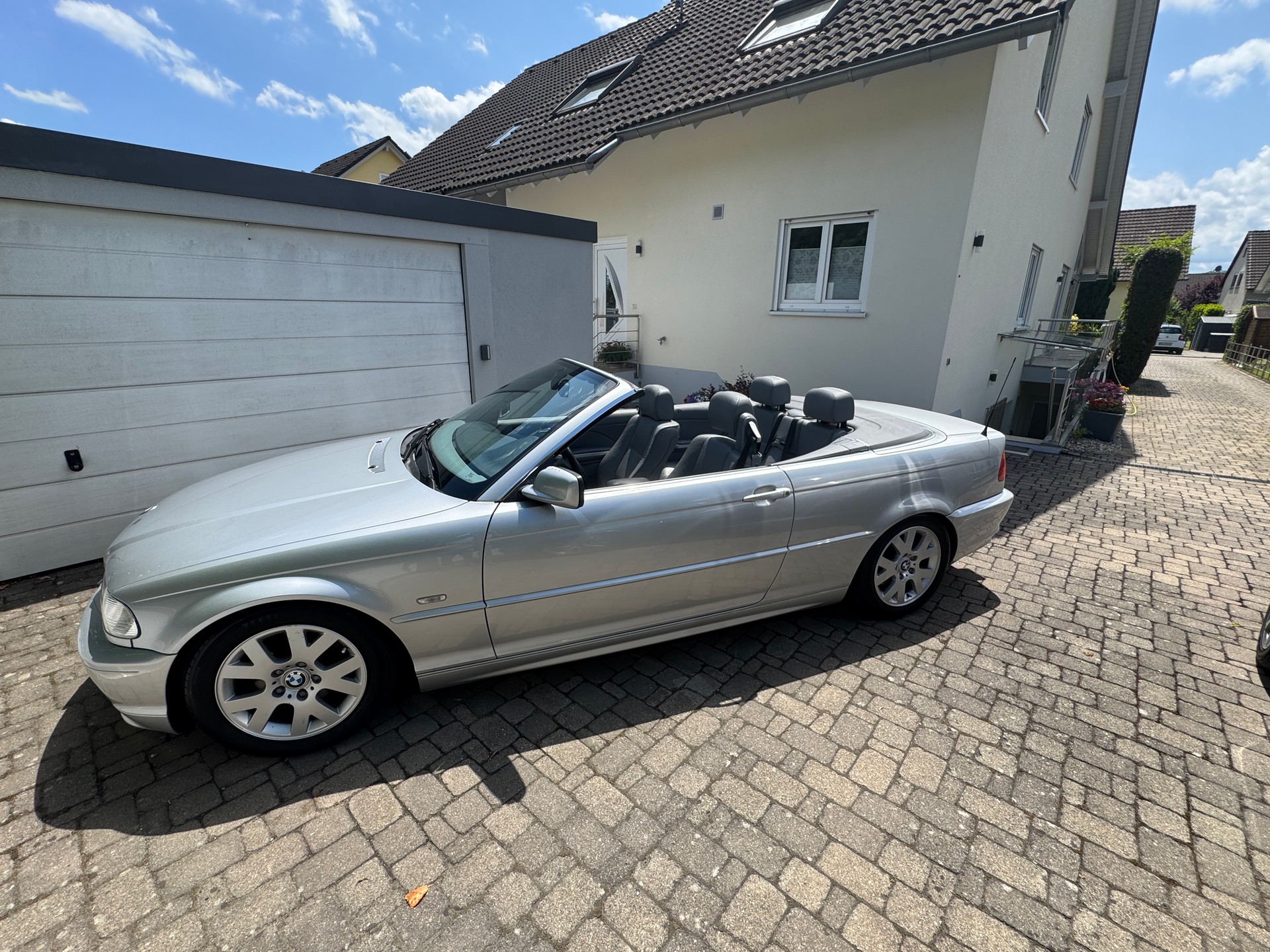 BMW 325Ci Cabriolet-image-1