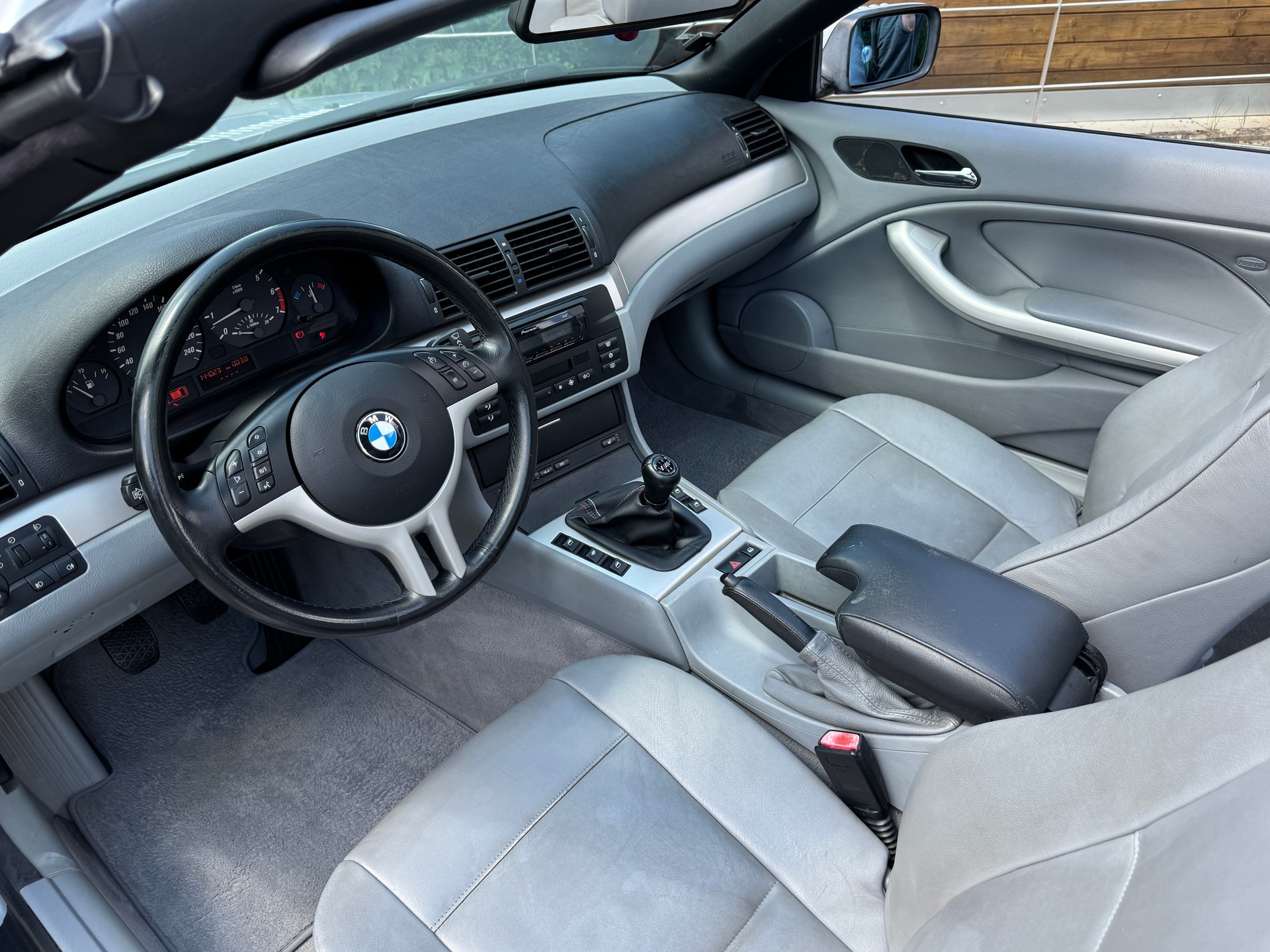 BMW 325Ci Cabriolet-image-13