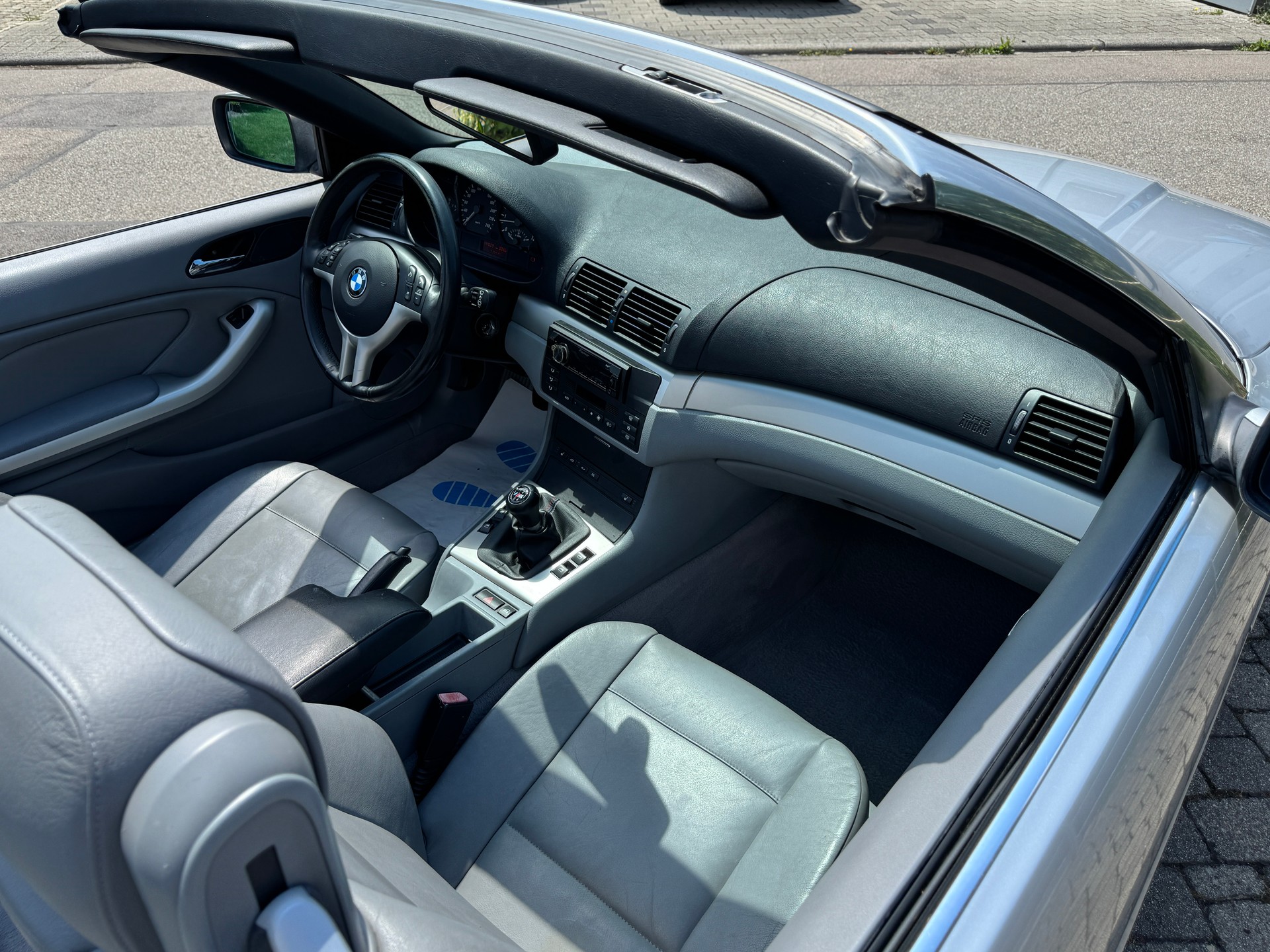 BMW 325Ci Cabriolet-image-11