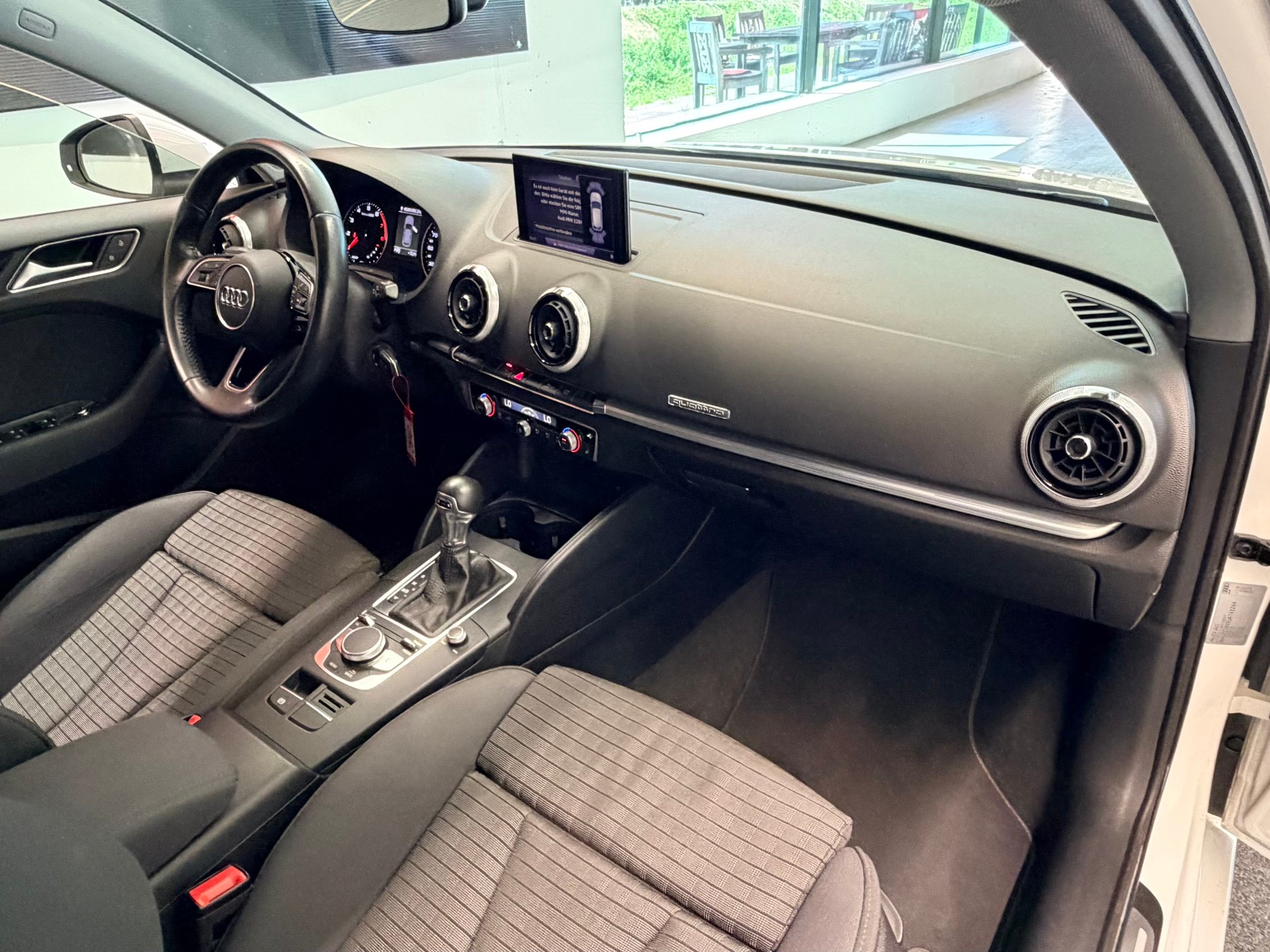 AUDI A3 Sportback 2.0 TFSI Sport quattro S-tronic-image-16