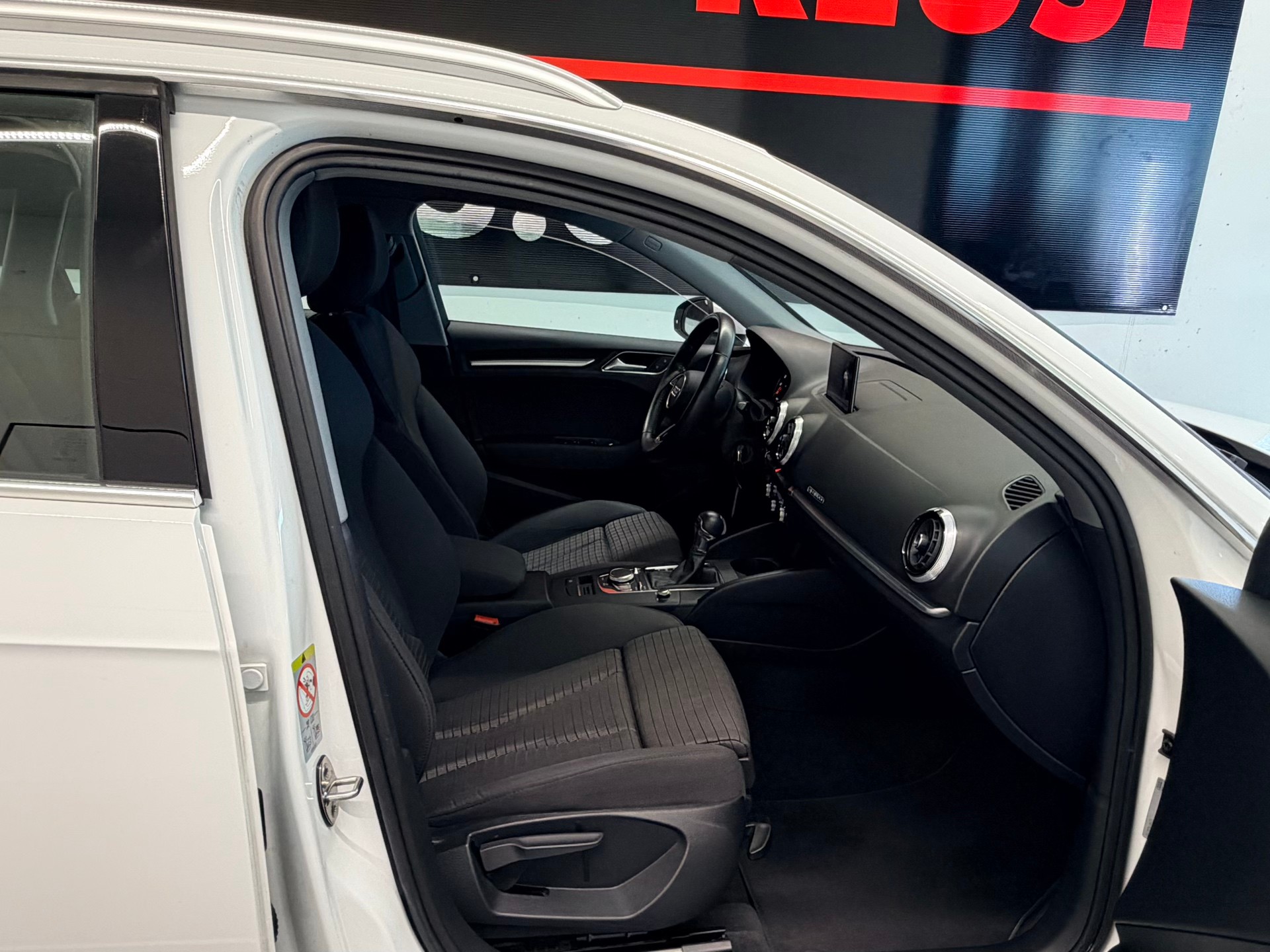 AUDI A3 Sportback 2.0 TFSI Sport quattro S-tronic-image-18