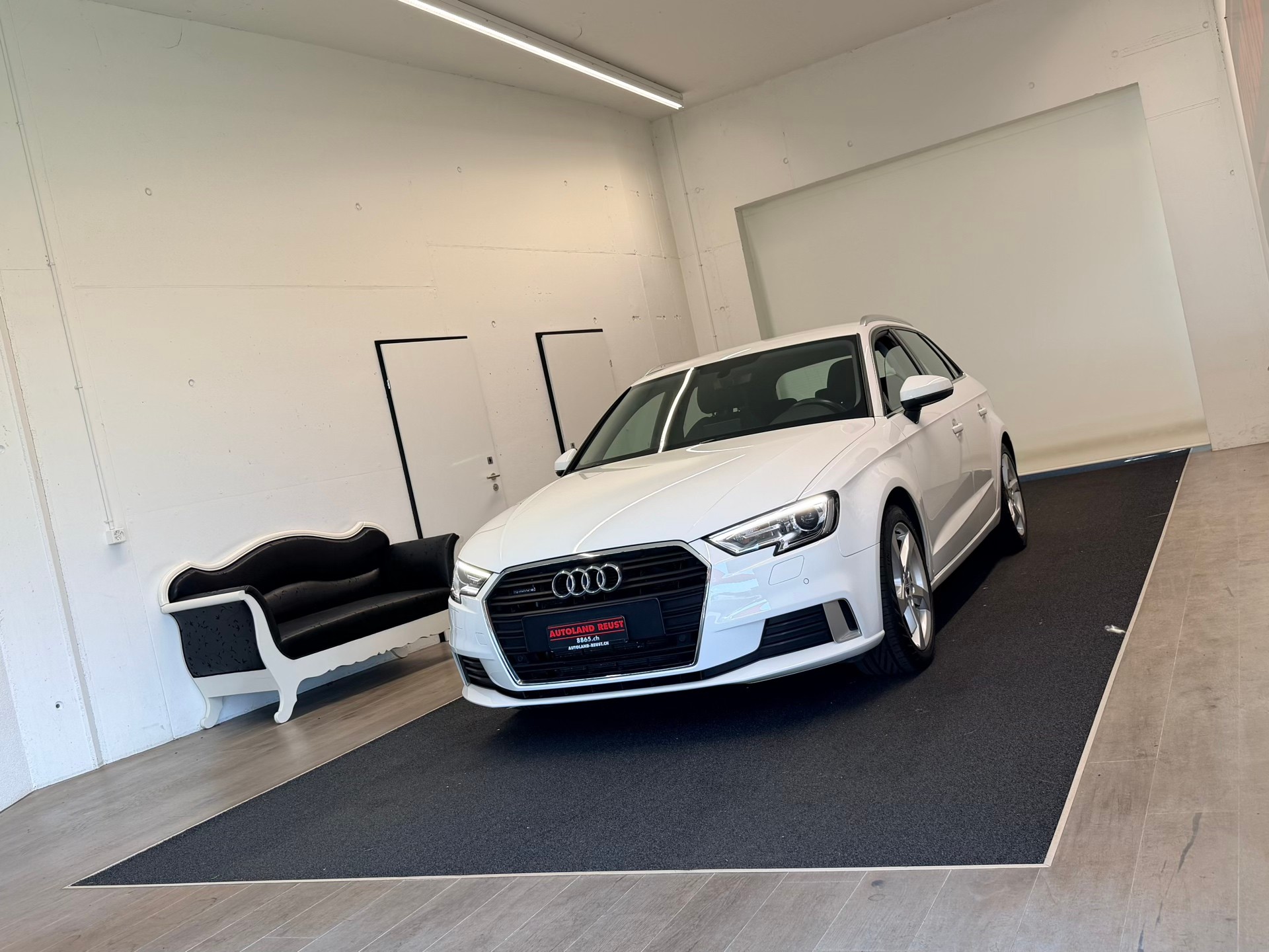 AUDI A3 Sportback 2.0 TFSI Sport quattro S-tronic-image-2