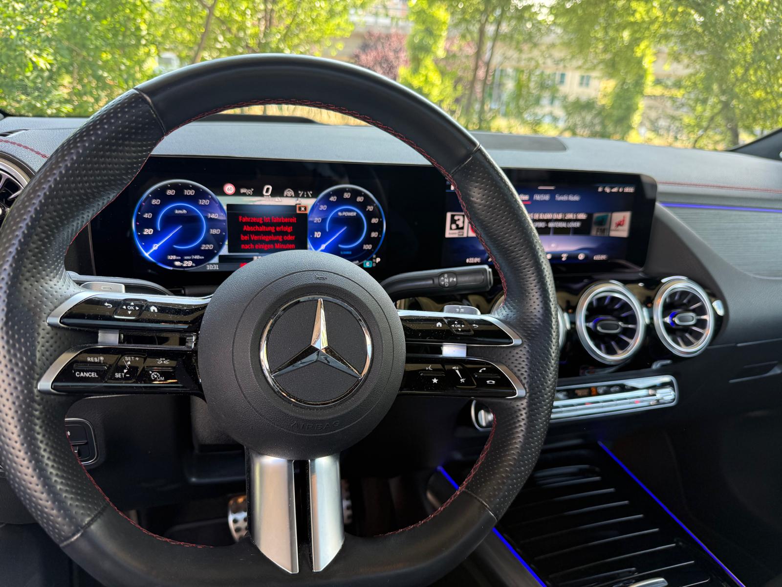 MERCEDES-BENZ EQA 350 66,5 kWh 4Matic Swiss Star-image-6