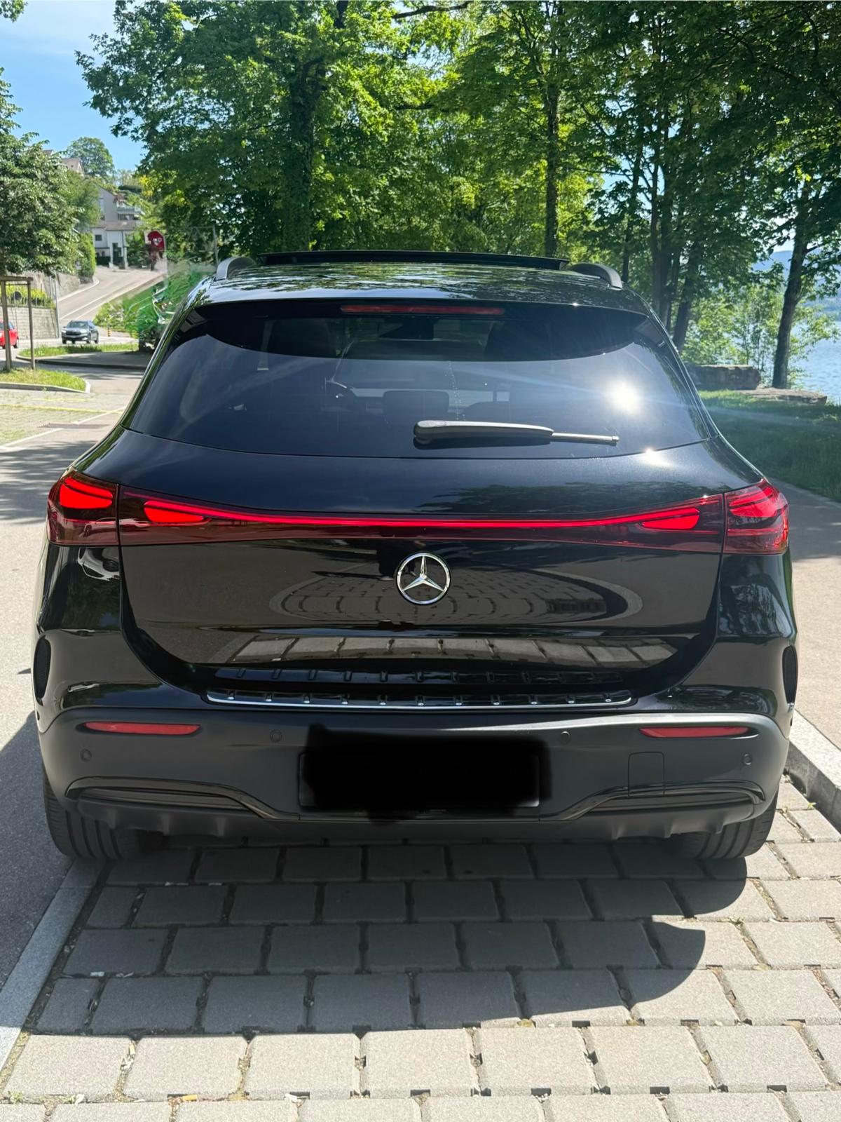 MERCEDES-BENZ EQA 350 66,5 kWh 4Matic Swiss Star-image-3
