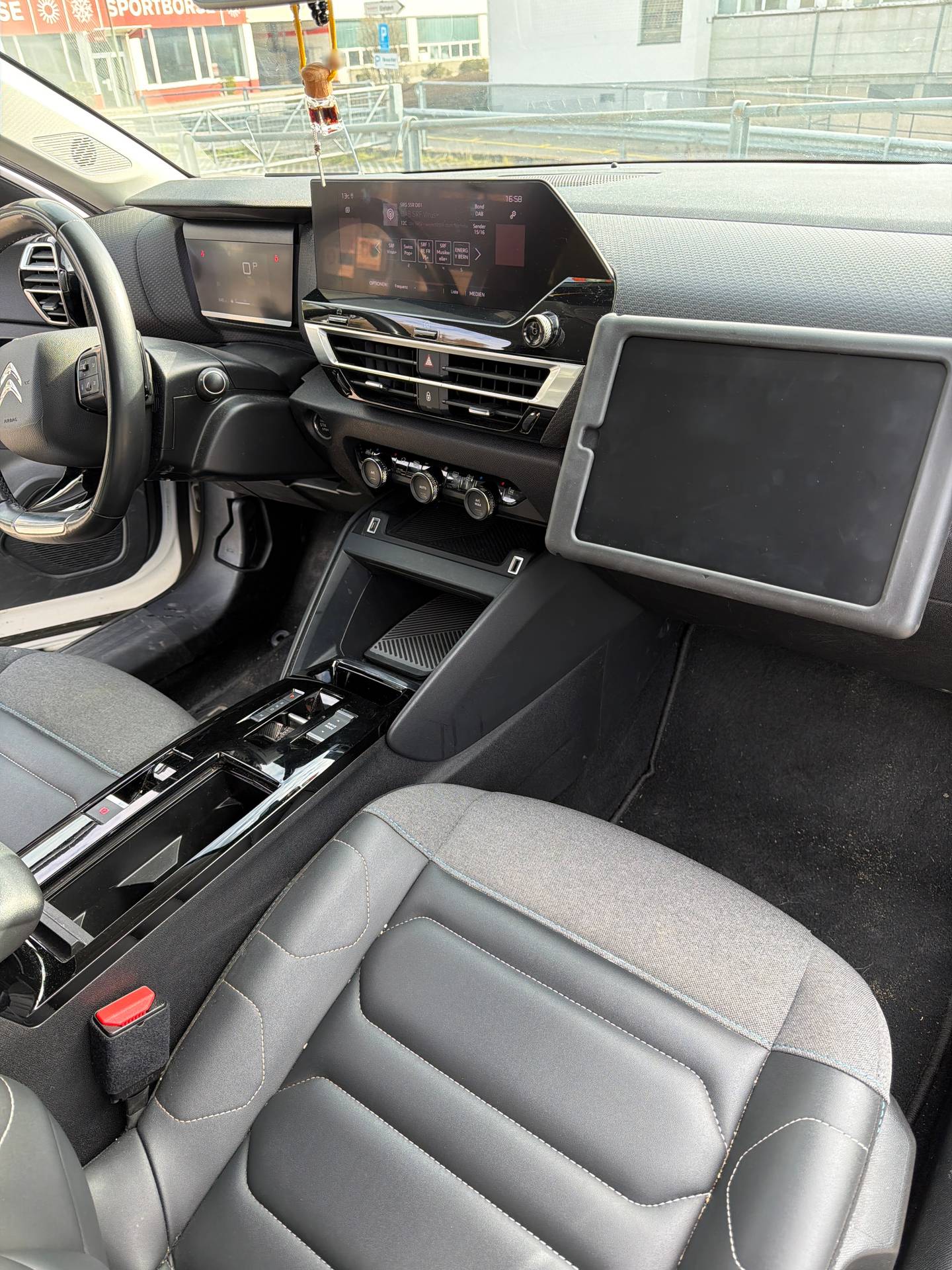 CITROEN 1.2 PureTech Shine-image-1