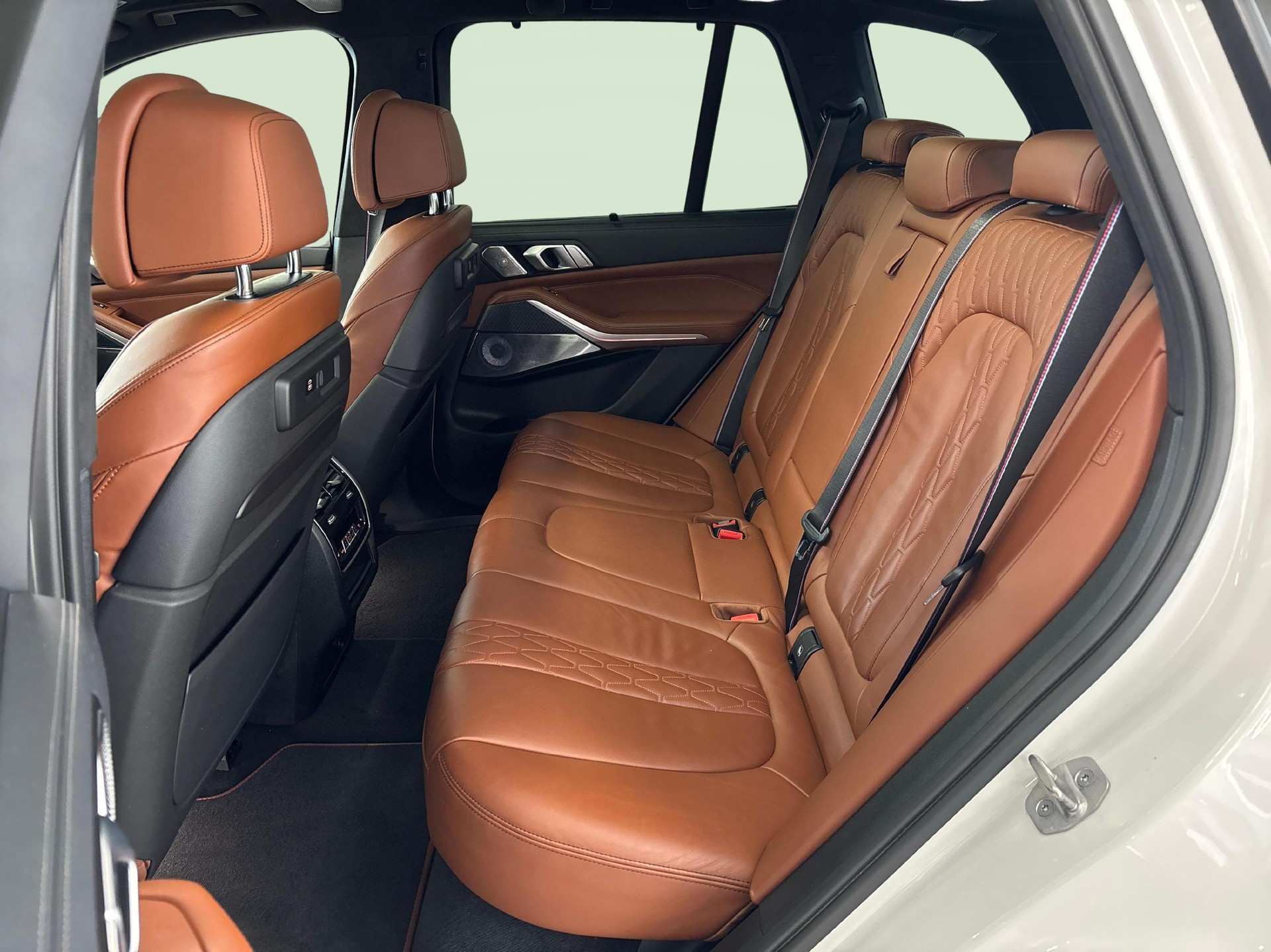 BMW X5 M50i xDrive-image-9