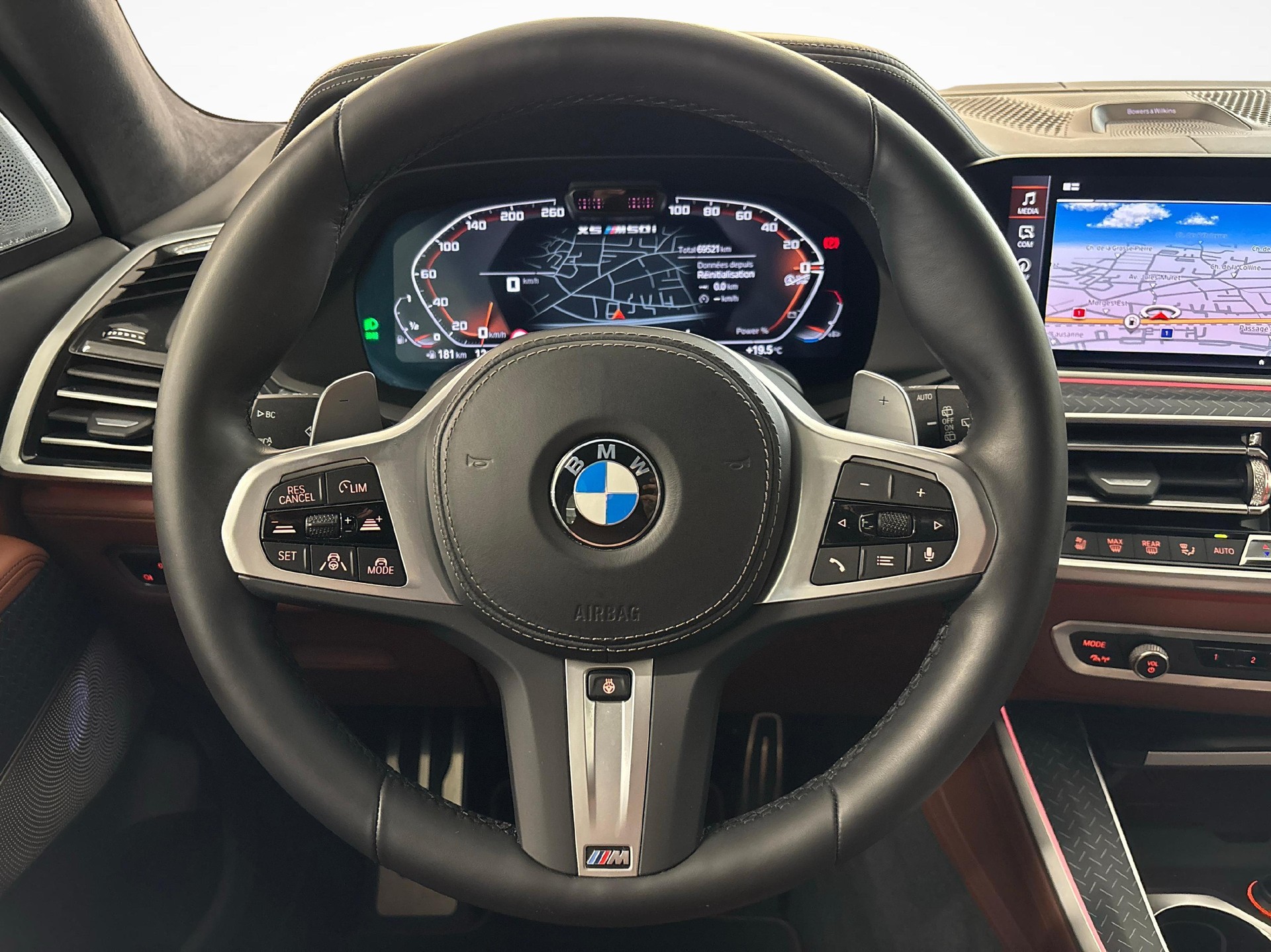 BMW X5 M50i xDrive-image-12