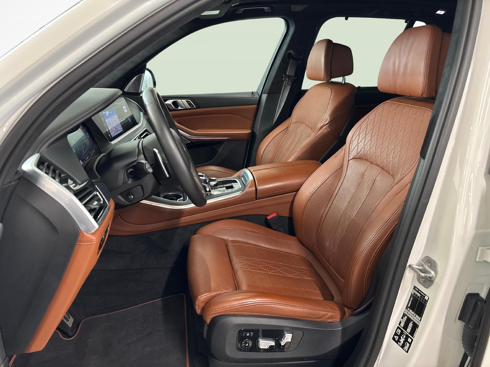 BMW X5 M50i xDrive-image-8