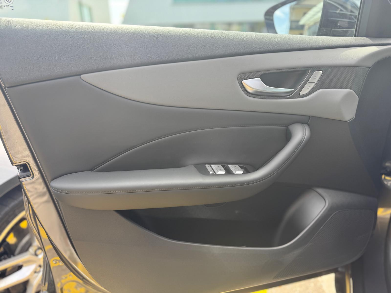 MG S5 EV 64kWh Luxury-image-11