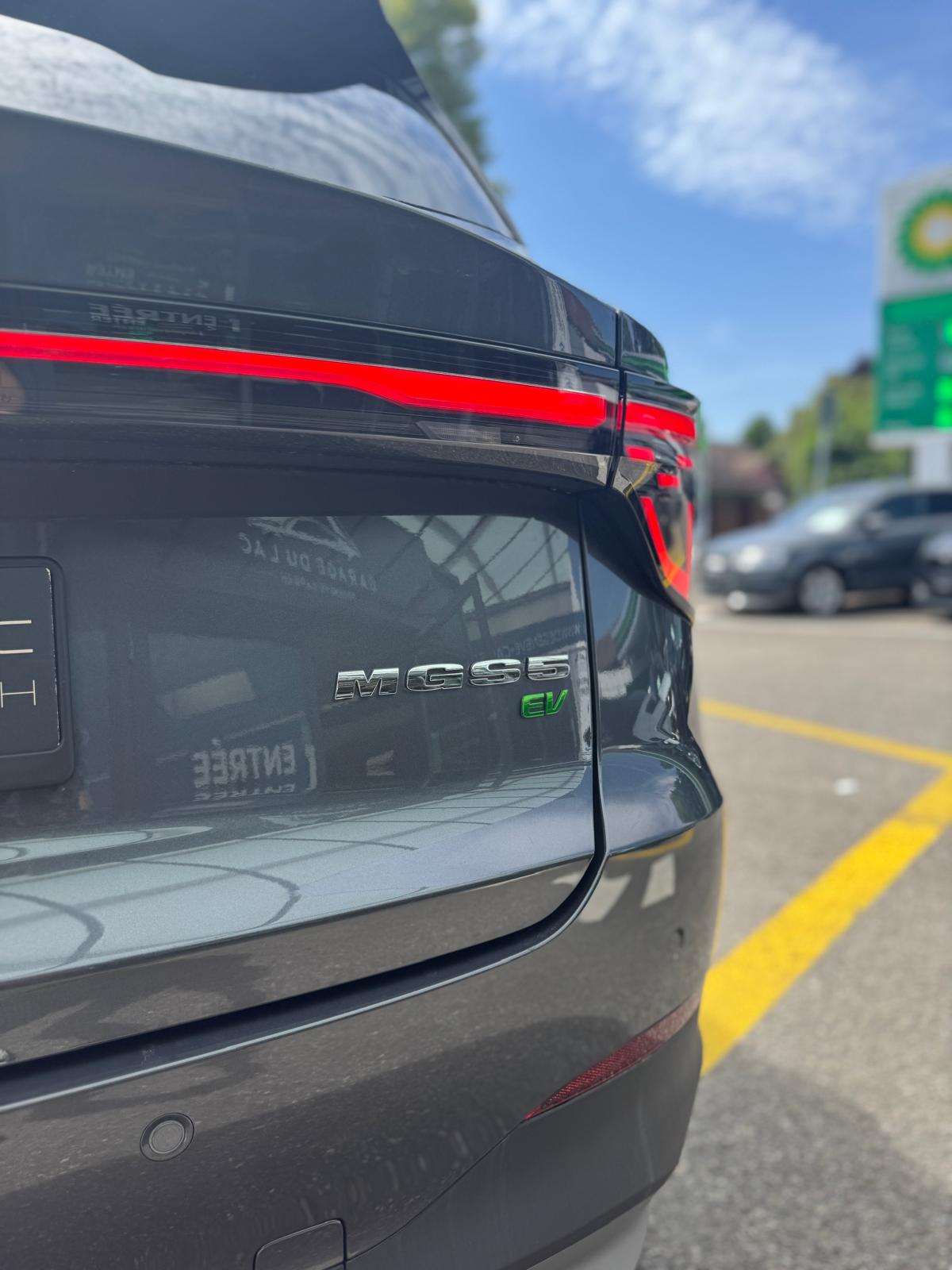 MG S5 EV 64kWh Luxury-image-5