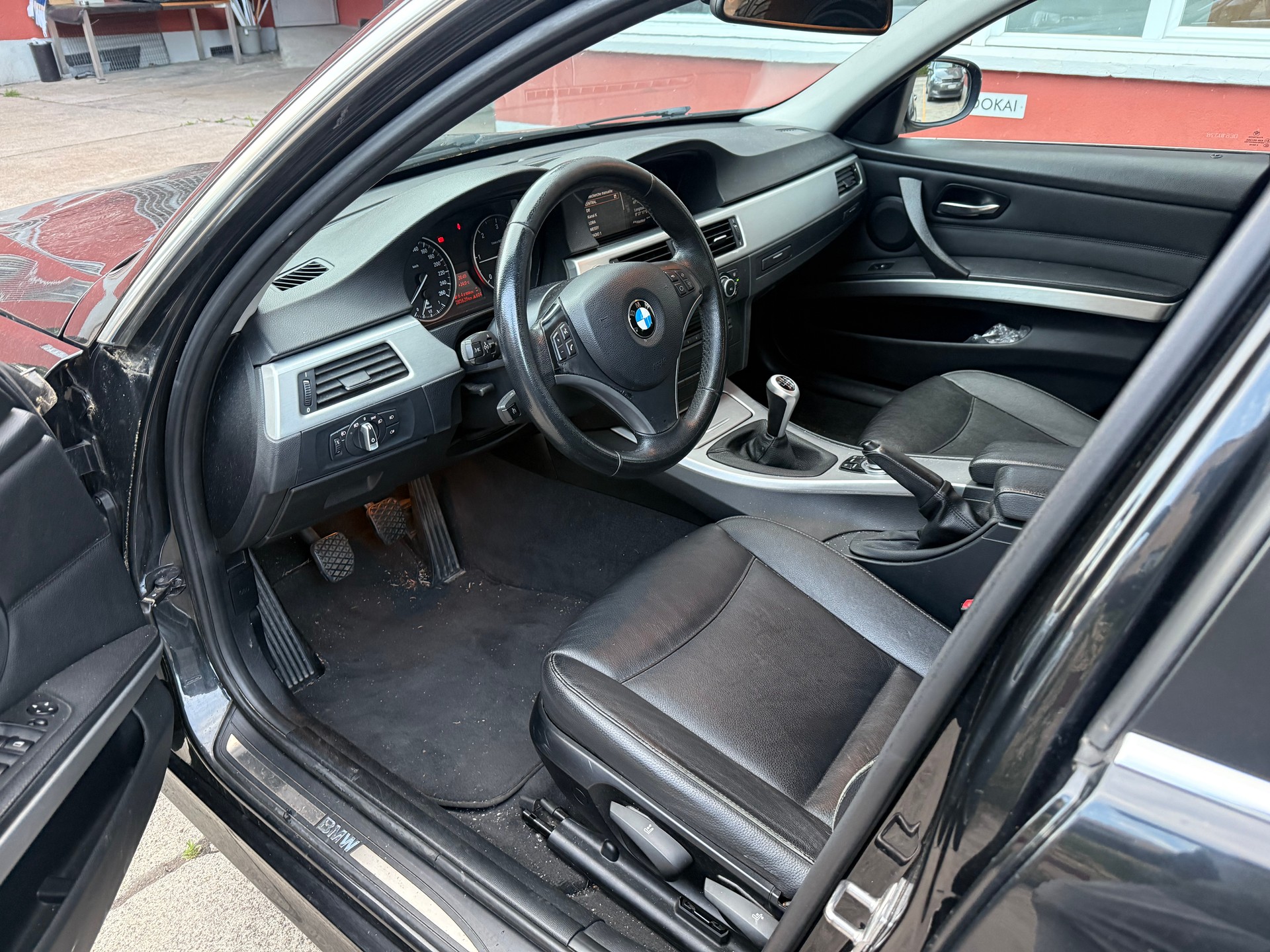 BMW 320d-image-4