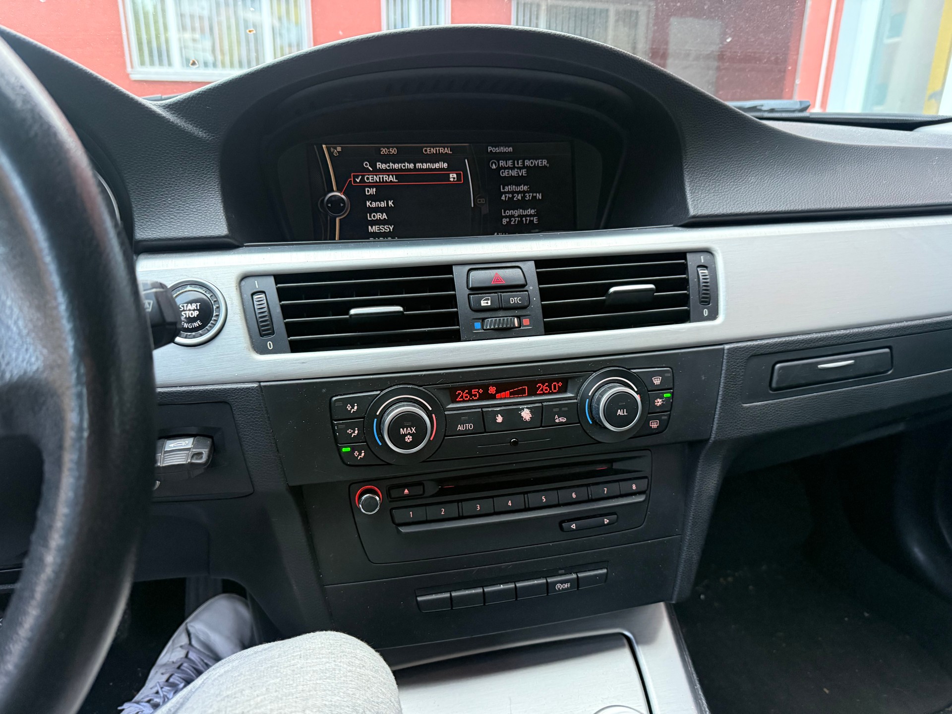 BMW 320d-image-8