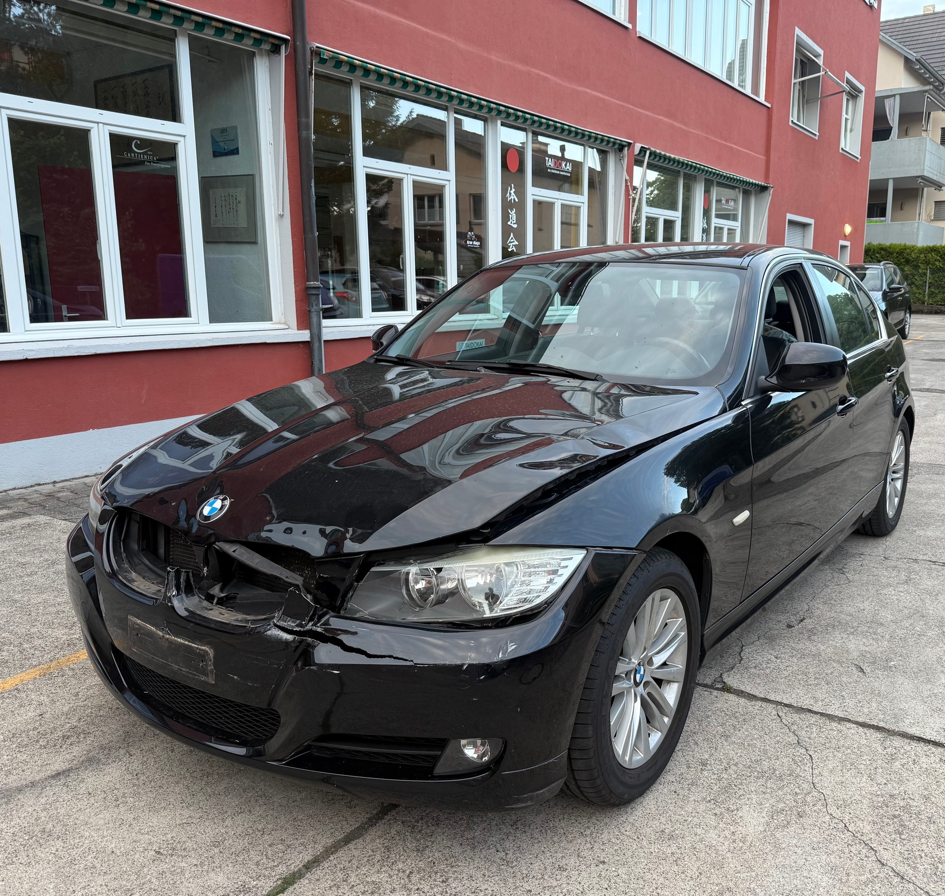 BMW 320d-image-1