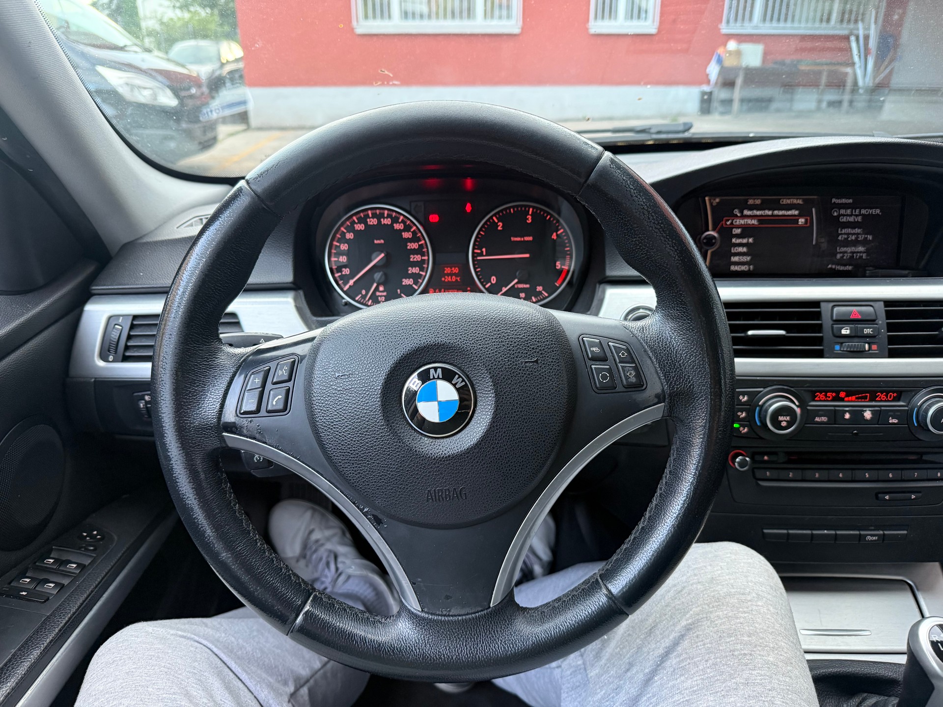 BMW 320d-image-5