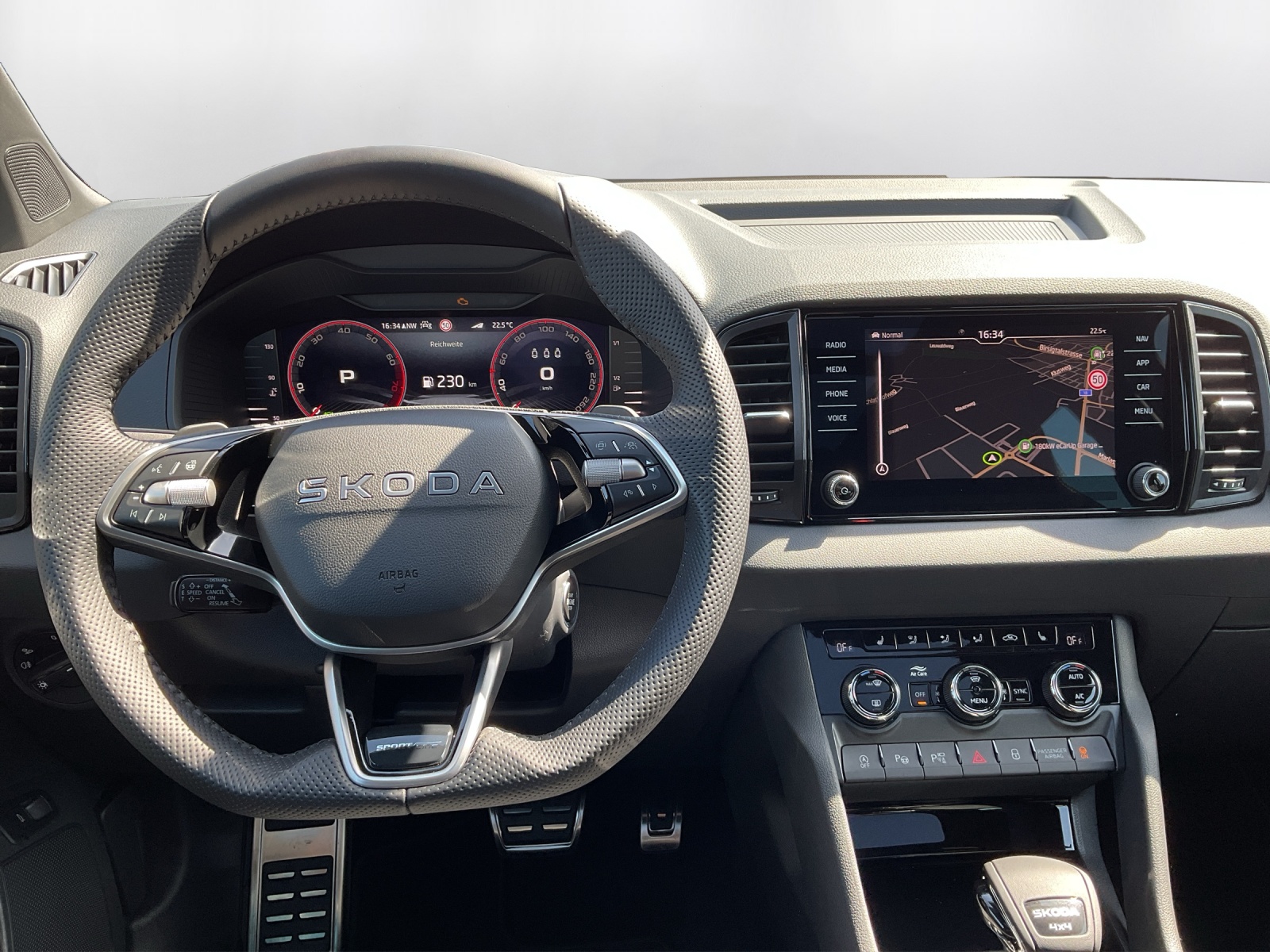 SKODA Karoq 2.0 TSI SportLine 4x4 DSG-image-6