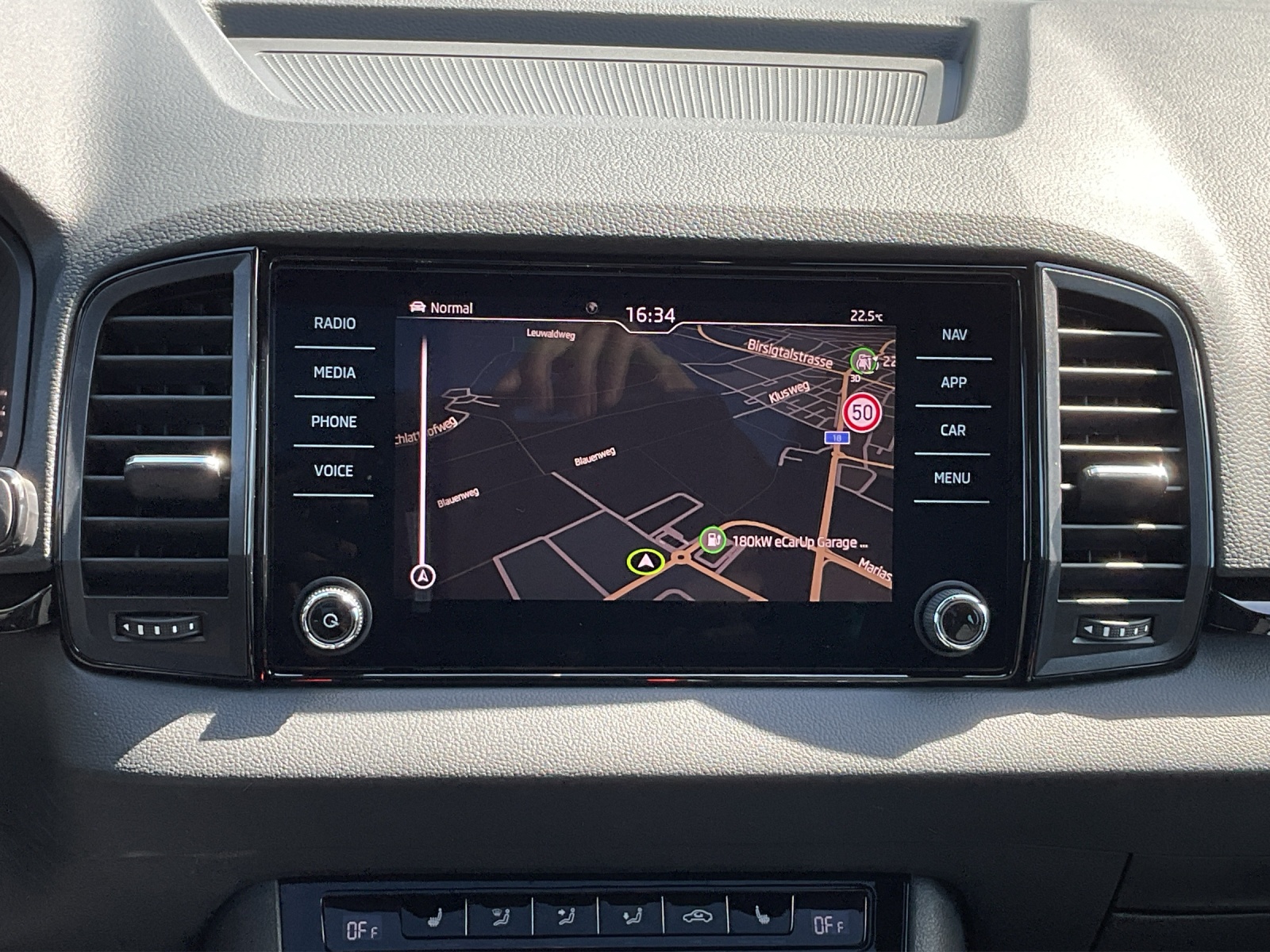 SKODA Karoq 2.0 TSI SportLine 4x4 DSG-image-8