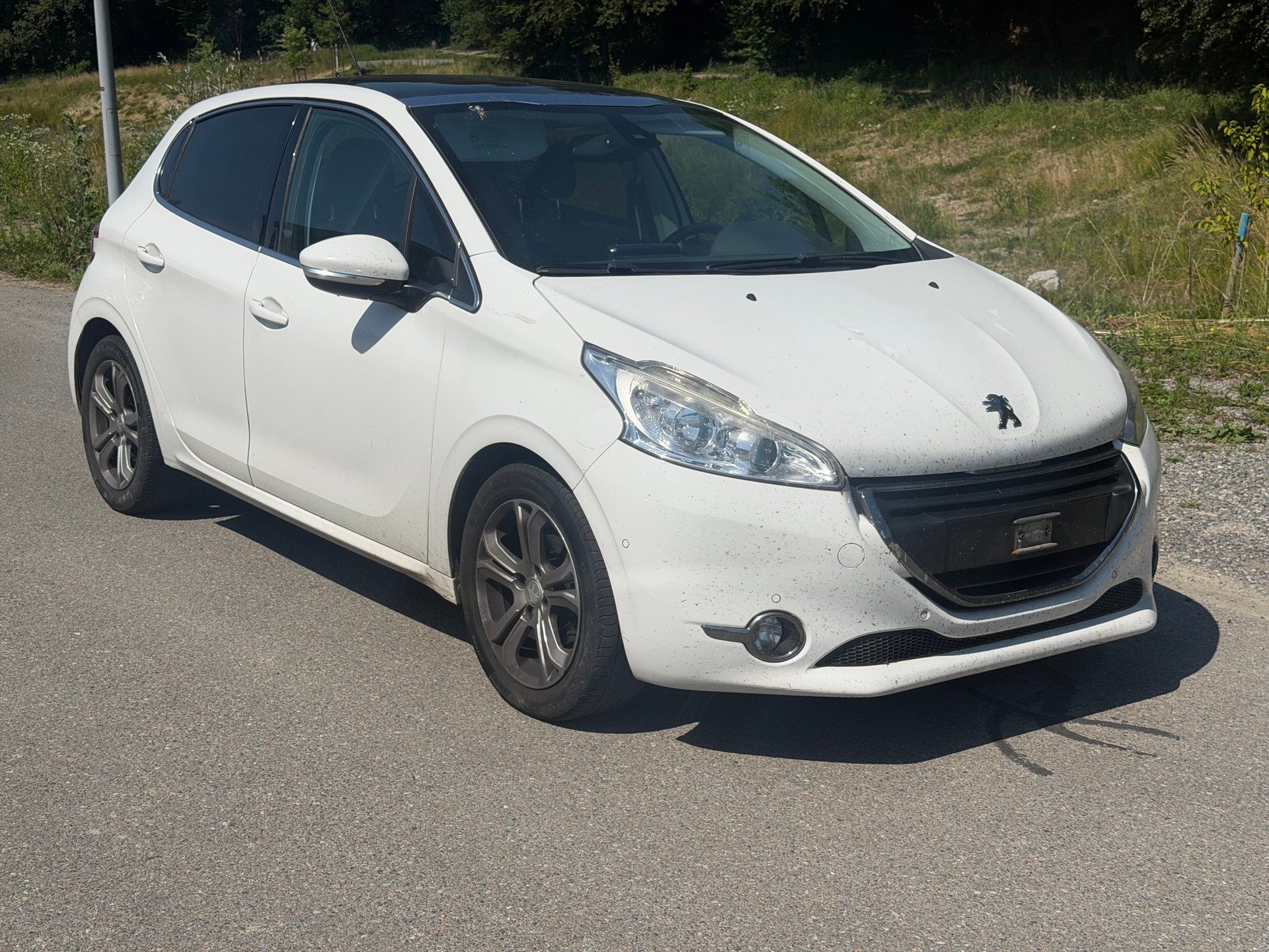 PEUGEOT 208 1.6 e-HDI Allure-image-0