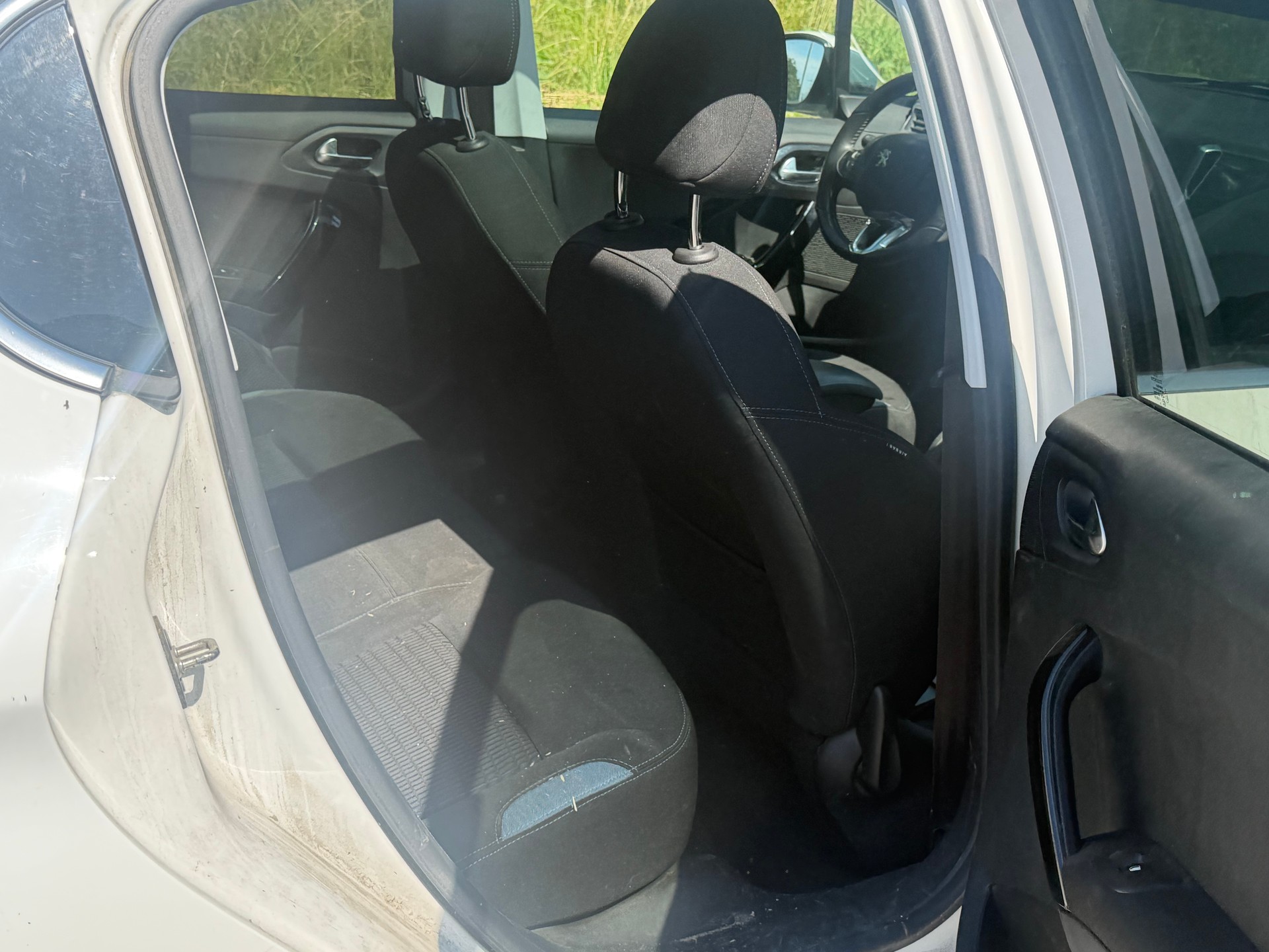 PEUGEOT 208 1.6 e-HDI Allure-image-7