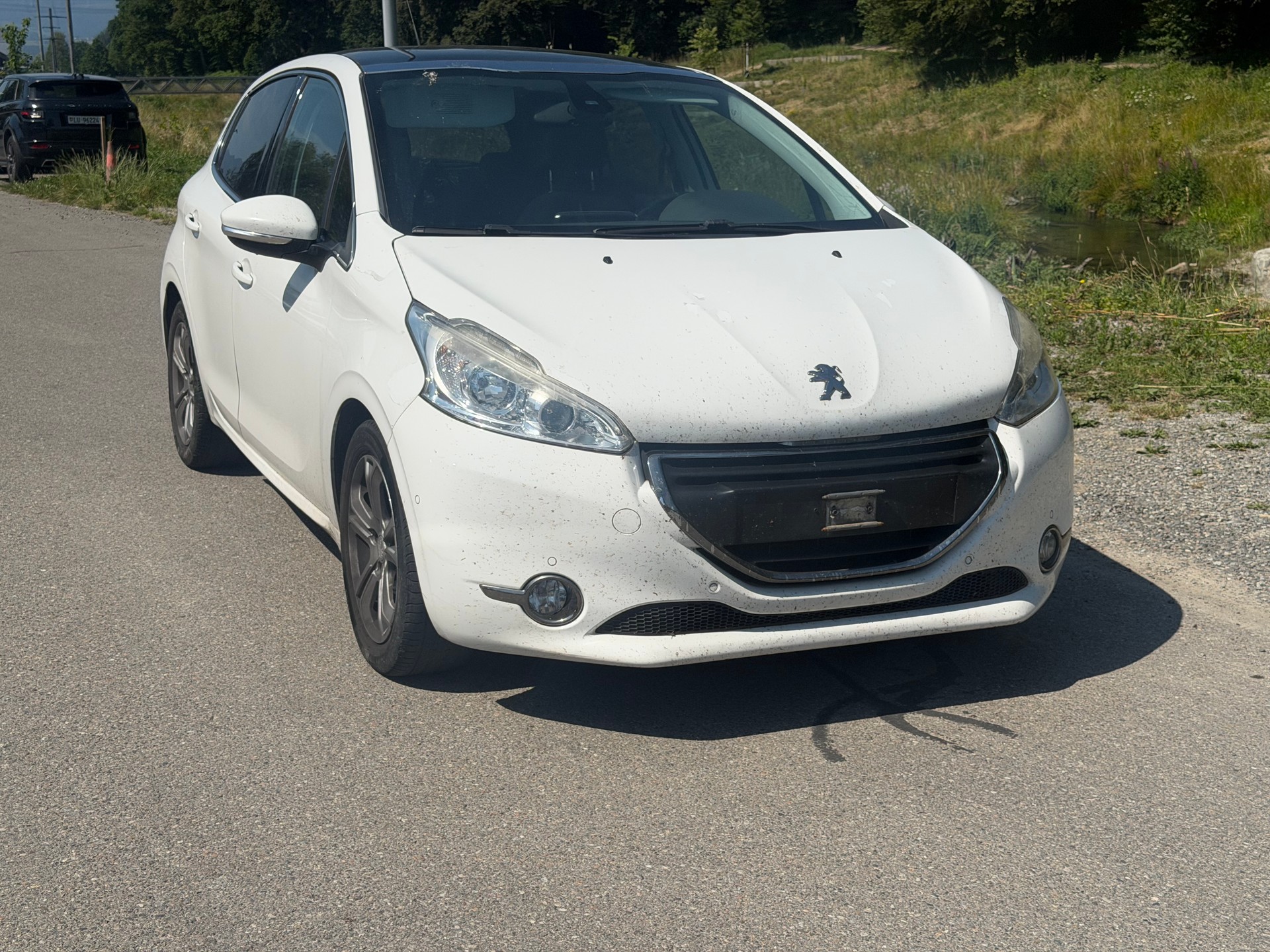 PEUGEOT 208 1.6 e-HDI Allure-image-1