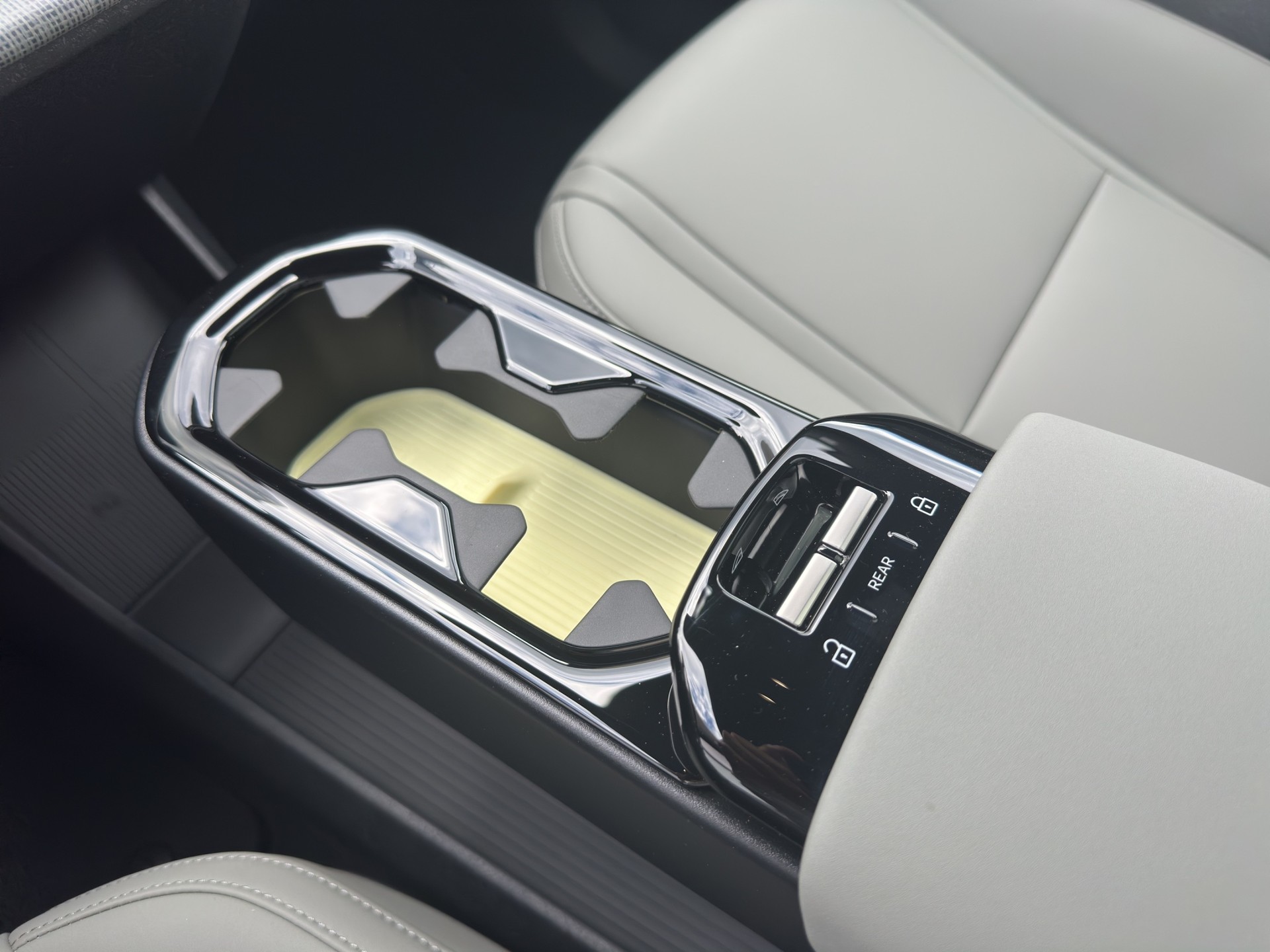 VOLVO EX30 E60 Twin Ultra Performance AWD-image-12