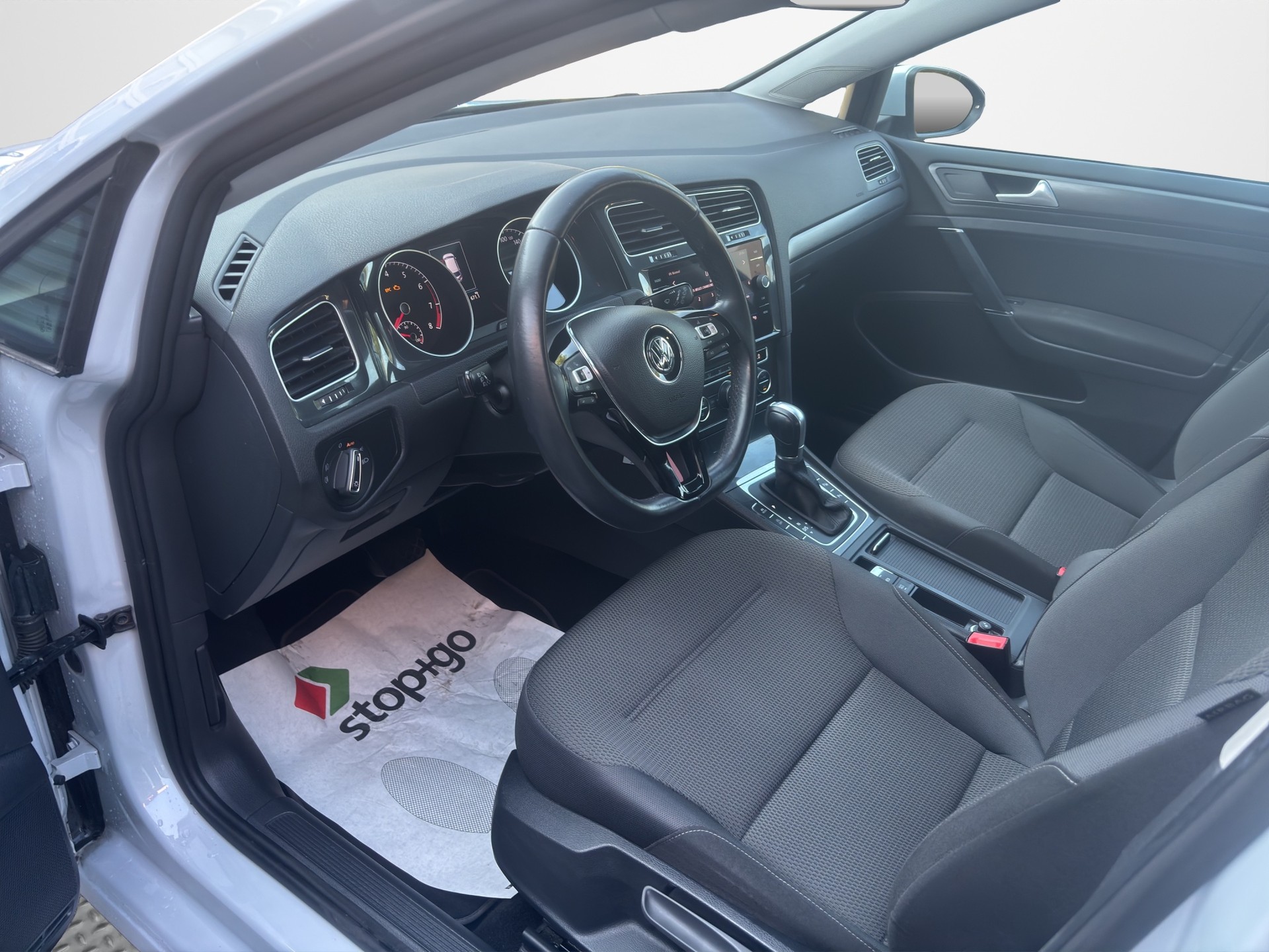 VW Golf 1.0 TSI Comfortline DSG-image-8