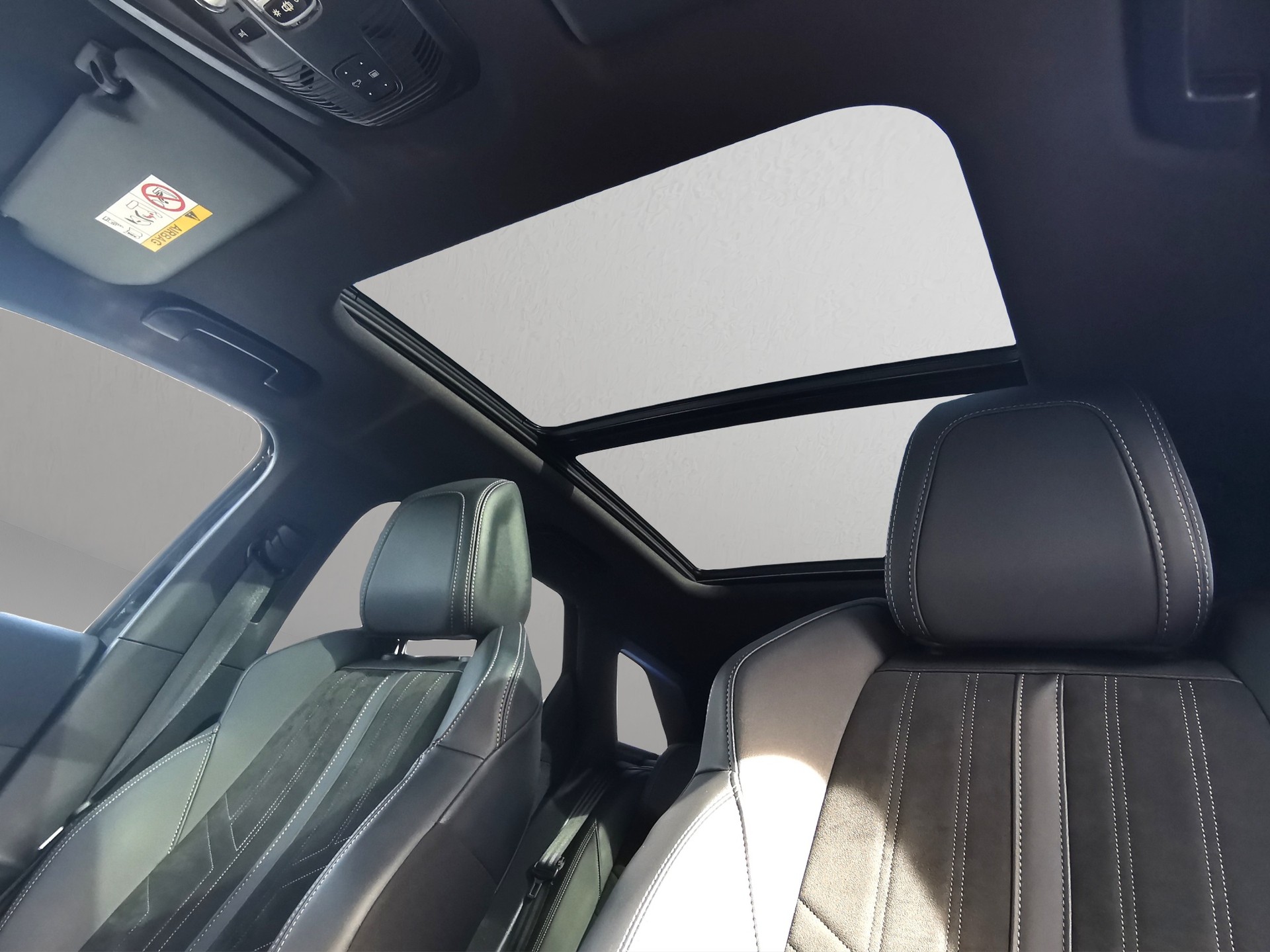 PEUGEOT 3008 1.6 Plug-in Hybrid4 GT Pack-image-10