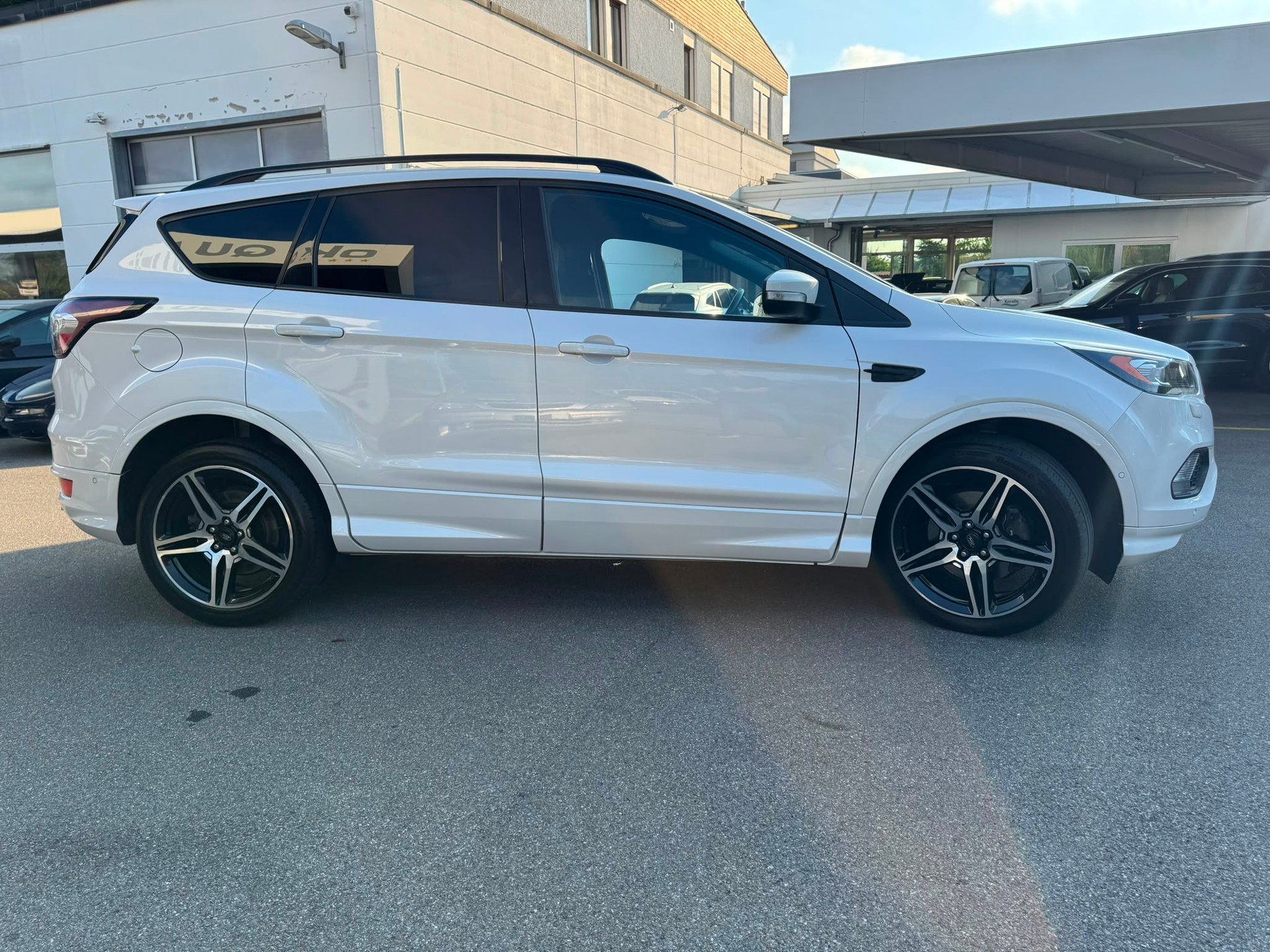 FORD Kuga 2.0 TDCi Carving 4WD PowerShift-image-4