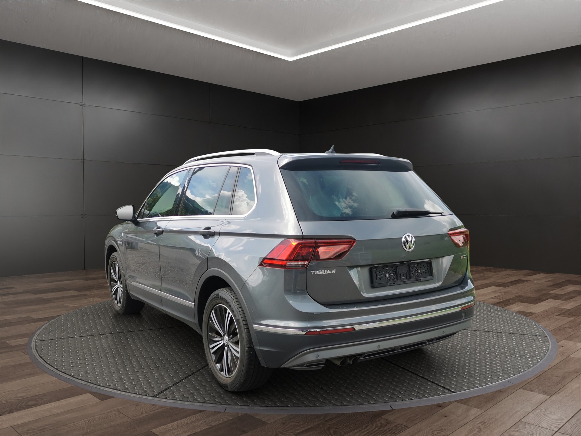 VW Tiguan 2.0 TDI SCR Highline 4Motion DSG-image-6