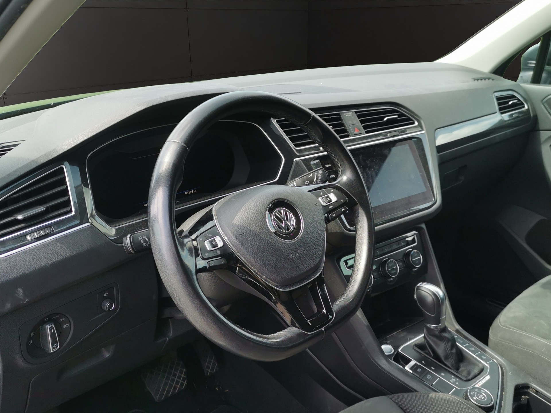 VW Tiguan 2.0 TDI SCR Highline 4Motion DSG-image-9