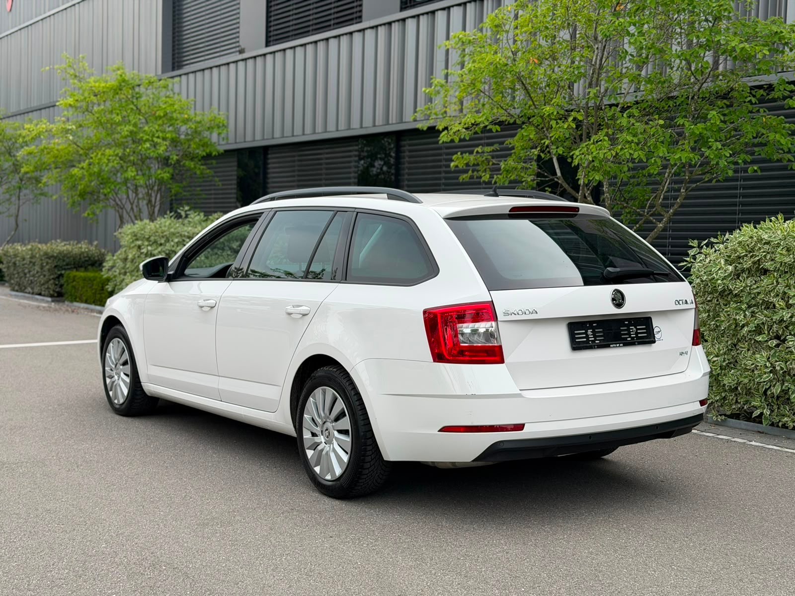 SKODA Octavia Combi 2.0 TDI Ambition 4x4-image-5