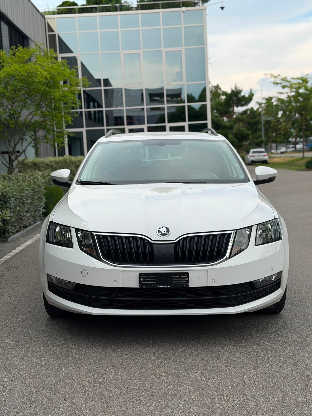SKODA Octavia Combi 2.0 TDI Ambition 4x4-image-4