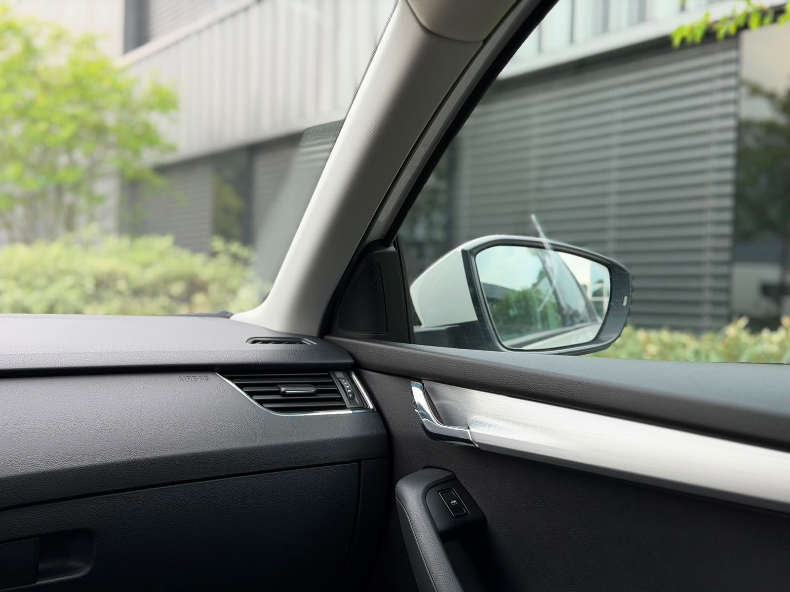 SKODA Octavia Combi 2.0 TDI Ambition 4x4-image-8