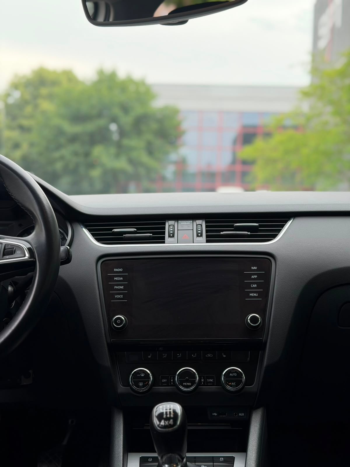 SKODA Octavia Combi 2.0 TDI Ambition 4x4-image-9