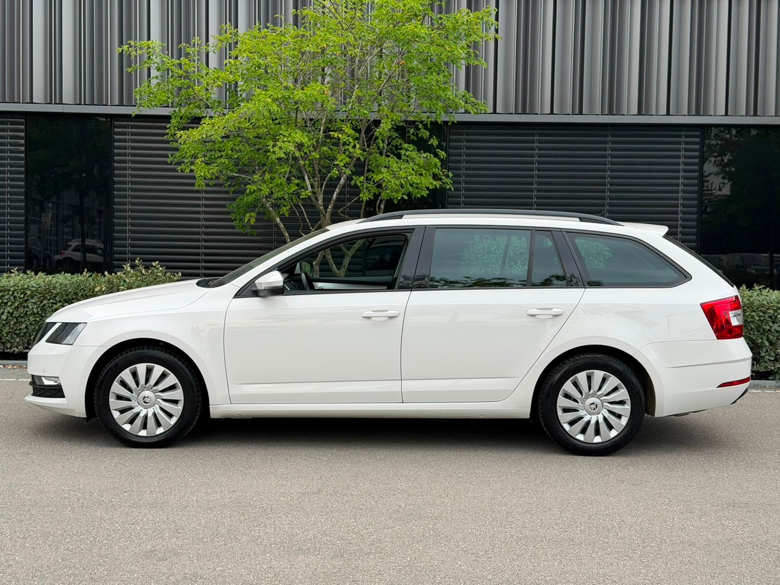 SKODA Octavia Combi 2.0 TDI Ambition 4x4-image-6