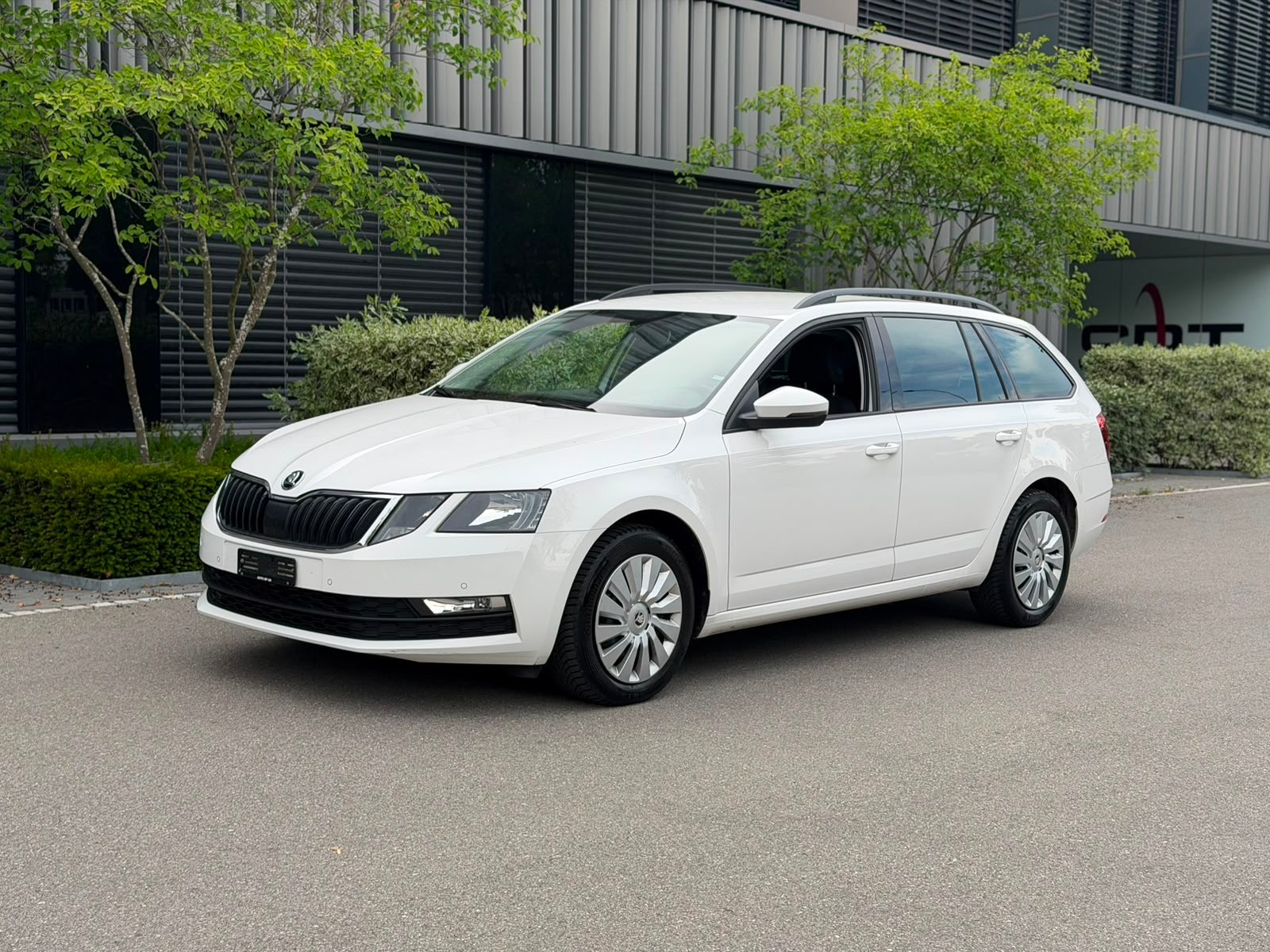 SKODA Octavia Combi 2.0 TDI Ambition 4x4-image-0