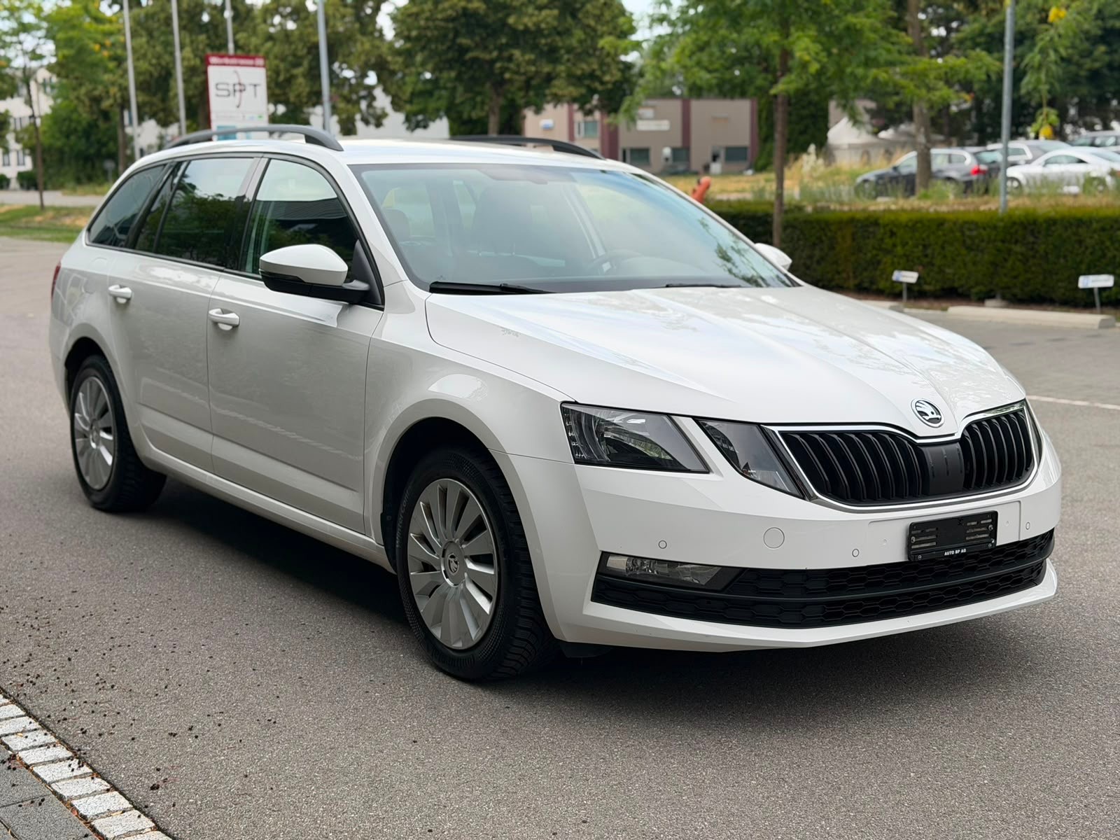 SKODA Octavia Combi 2.0 TDI Ambition 4x4-image-2