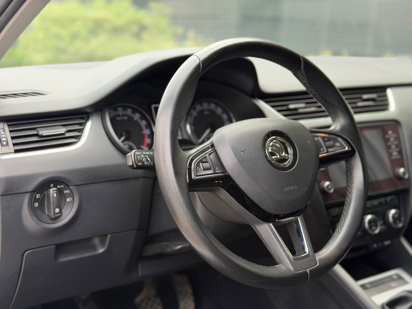 SKODA Octavia Combi 2.0 TDI Ambition 4x4-image-12
