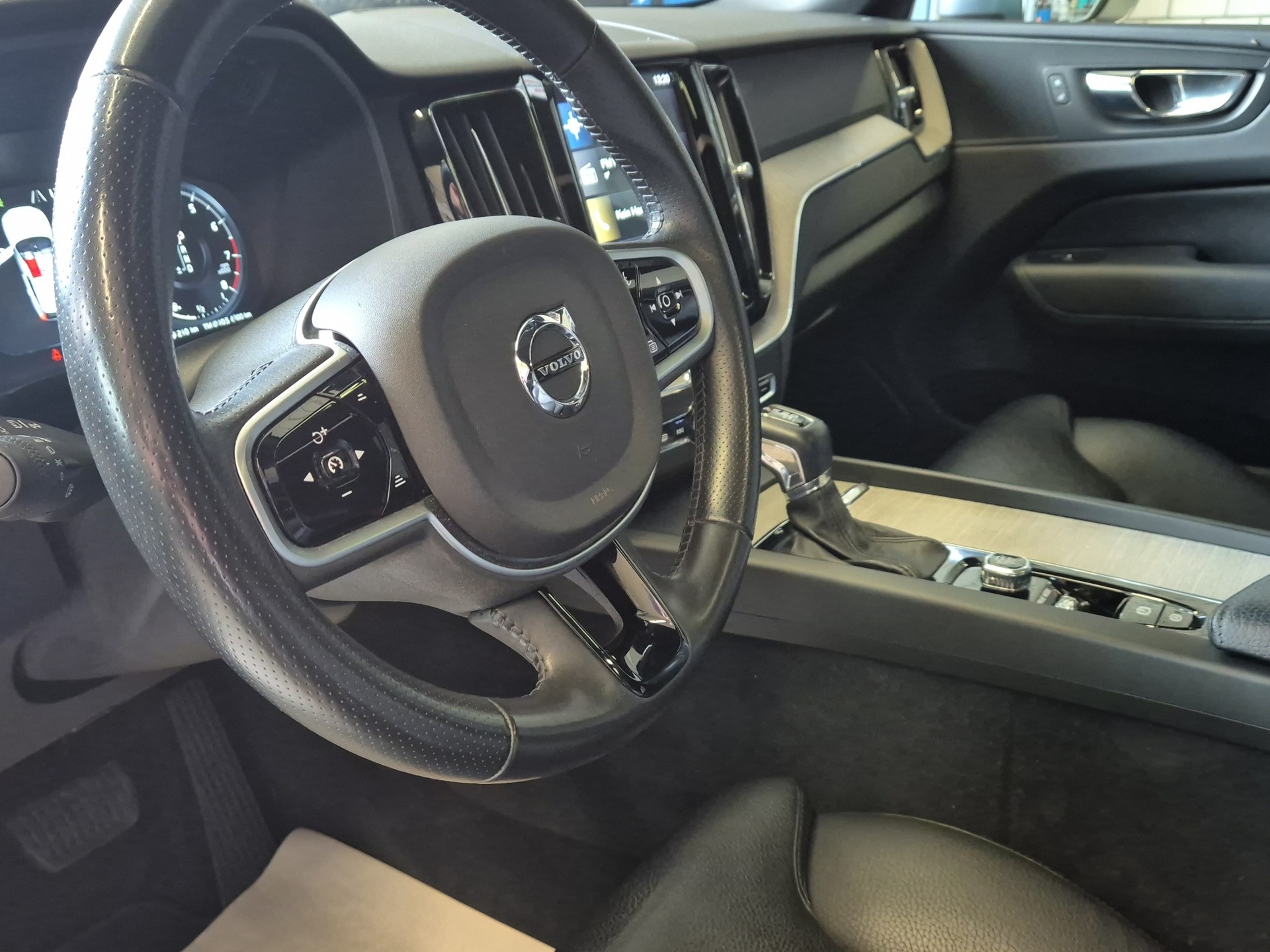 VOLVO XC60 T5 AWD Inscription Geartronic-image-24