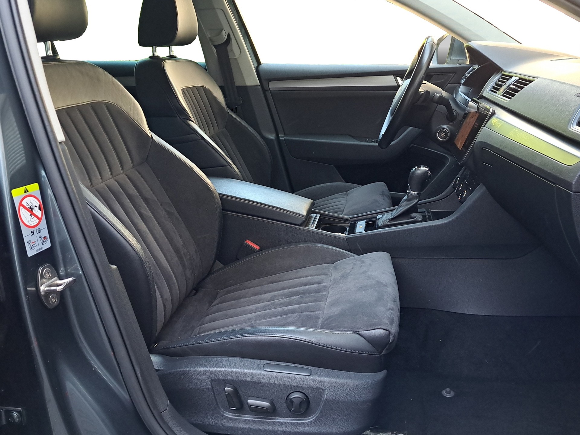 SKODA Superb Combi 2.0 TDi Style 4x4 DSG-image-7
