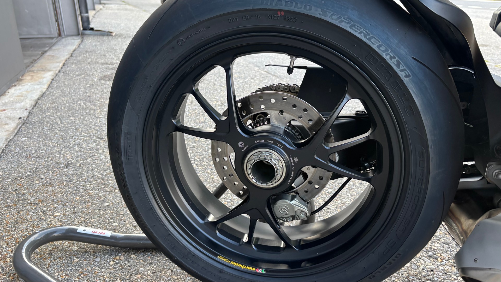 DUCATI Panigale V4 S Corse-image-5
