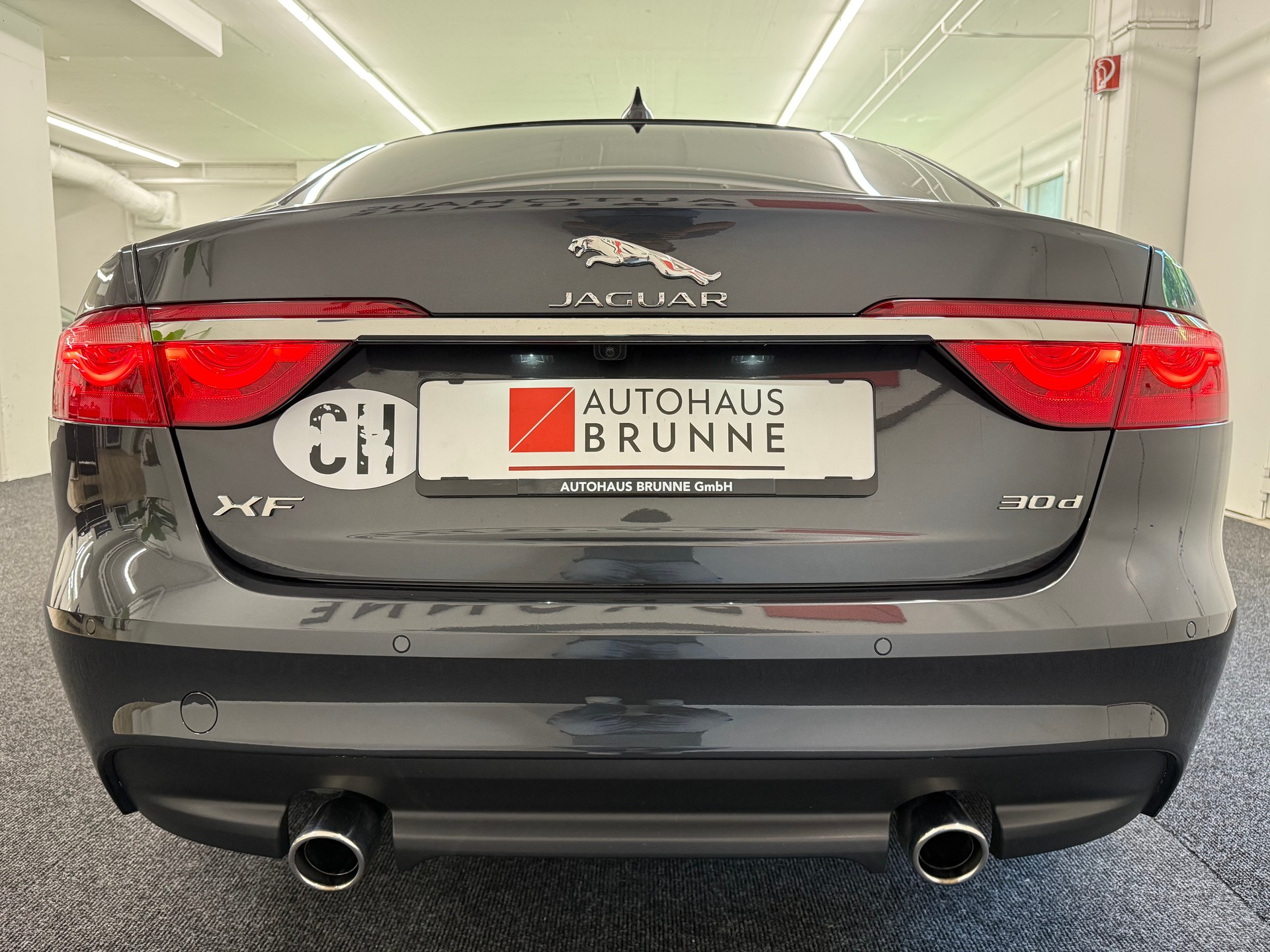 JAGUAR XF 30d Portfolio Automatic-image-5