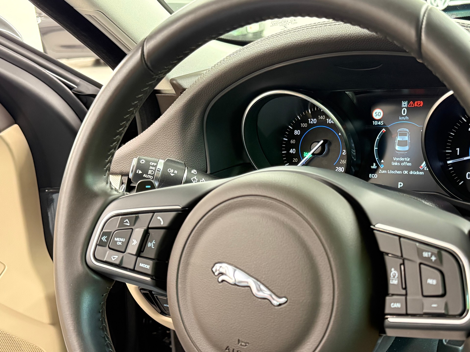 JAGUAR XF 30d Portfolio Automatic-image-17