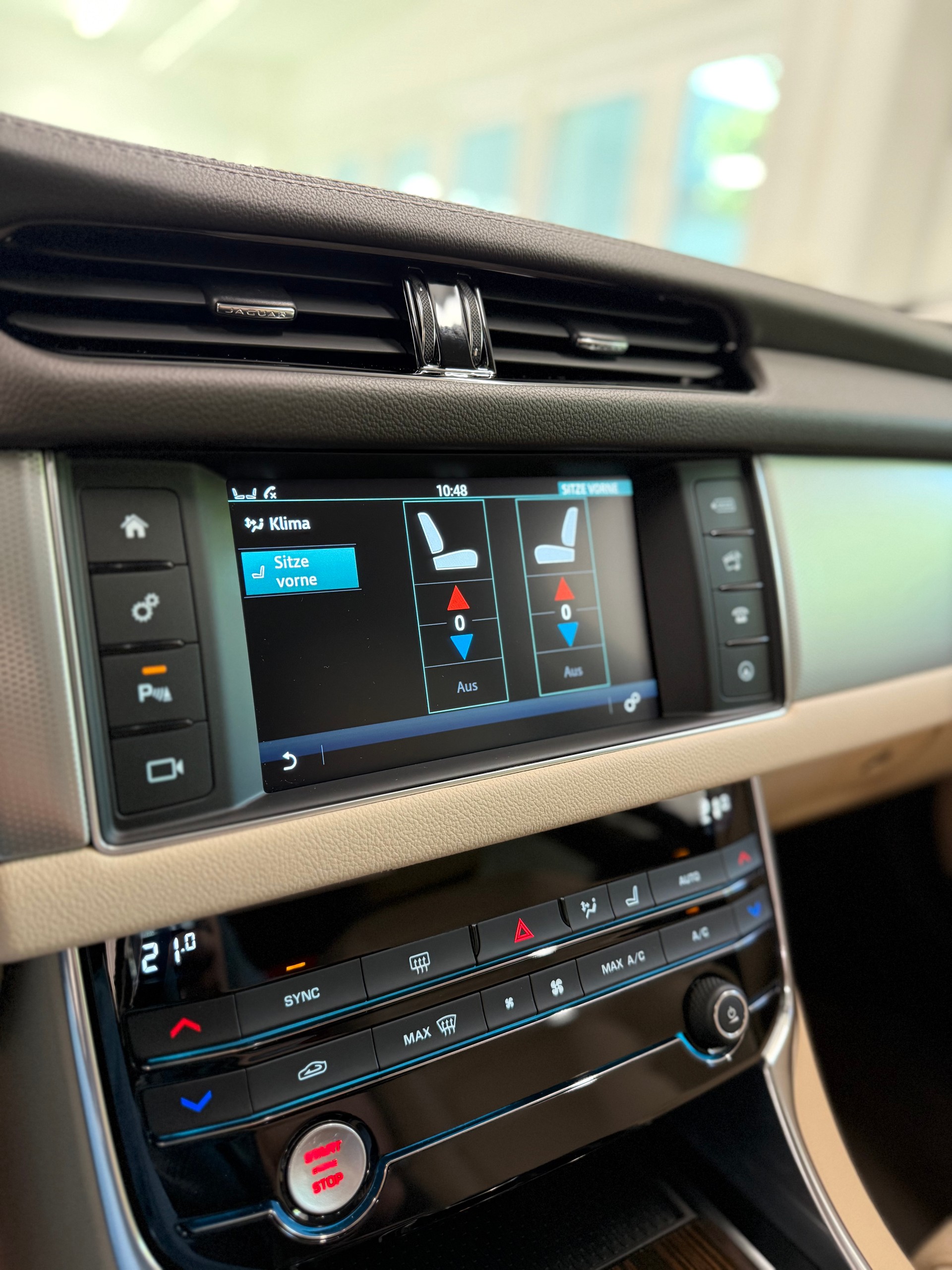 JAGUAR XF 30d Portfolio Automatic-image-26
