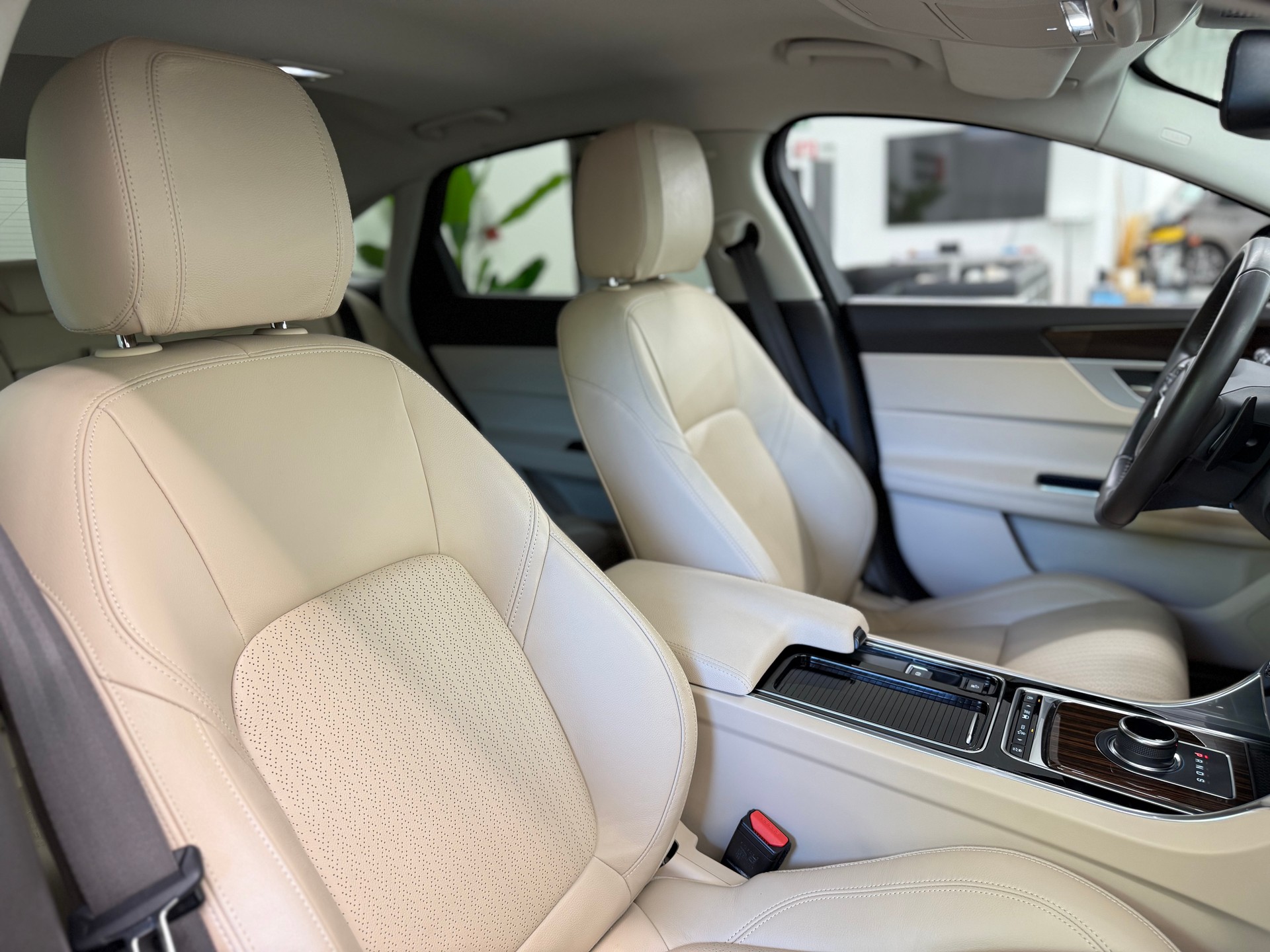 JAGUAR XF 30d Portfolio Automatic-image-23